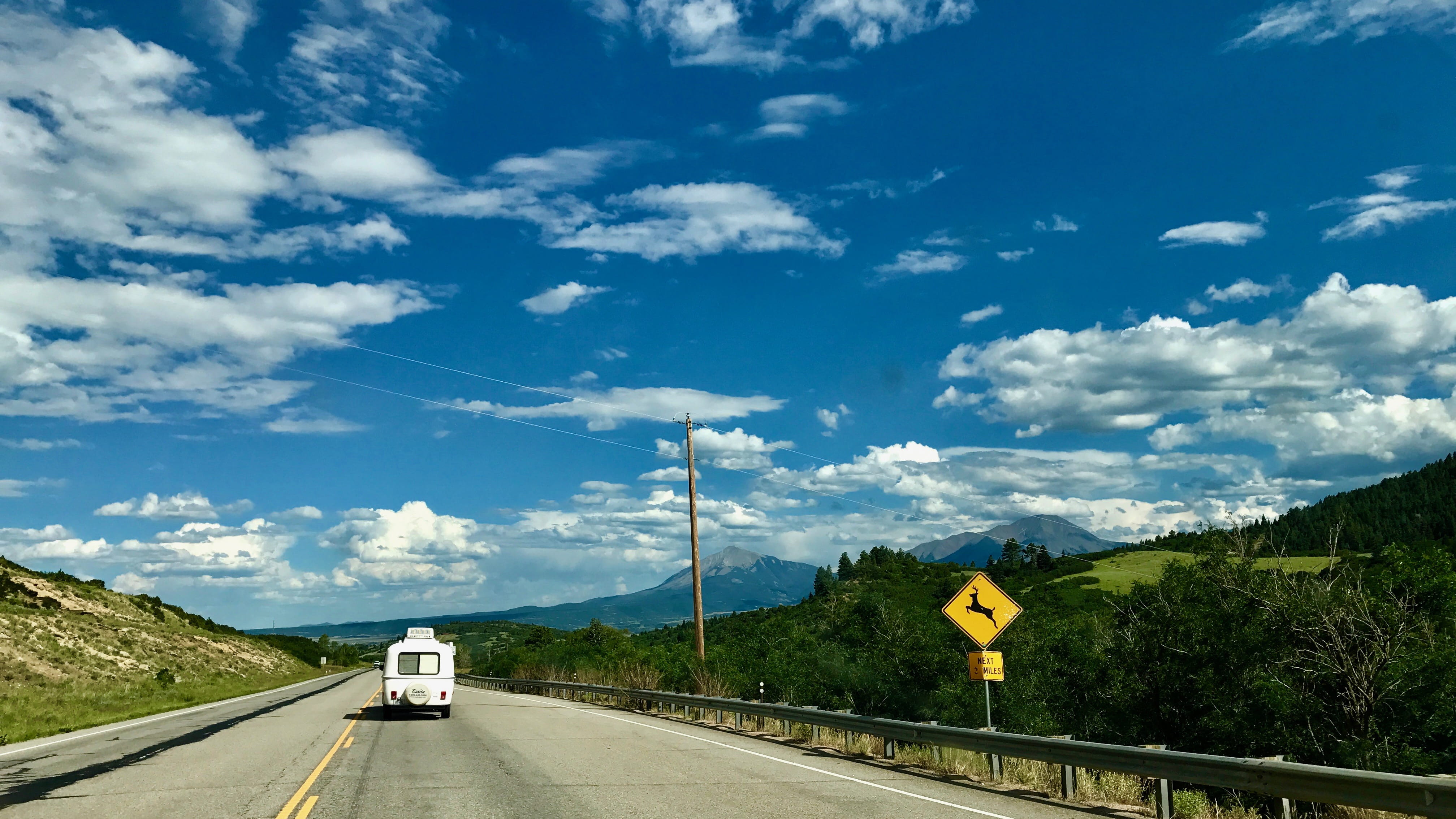mode of transportation, 4K, road, blue, no people, motor vehicle, mountains, cloud - sky, land vehicle, nature, interstate, symbol, diminishing perspective, HD Wallpaper