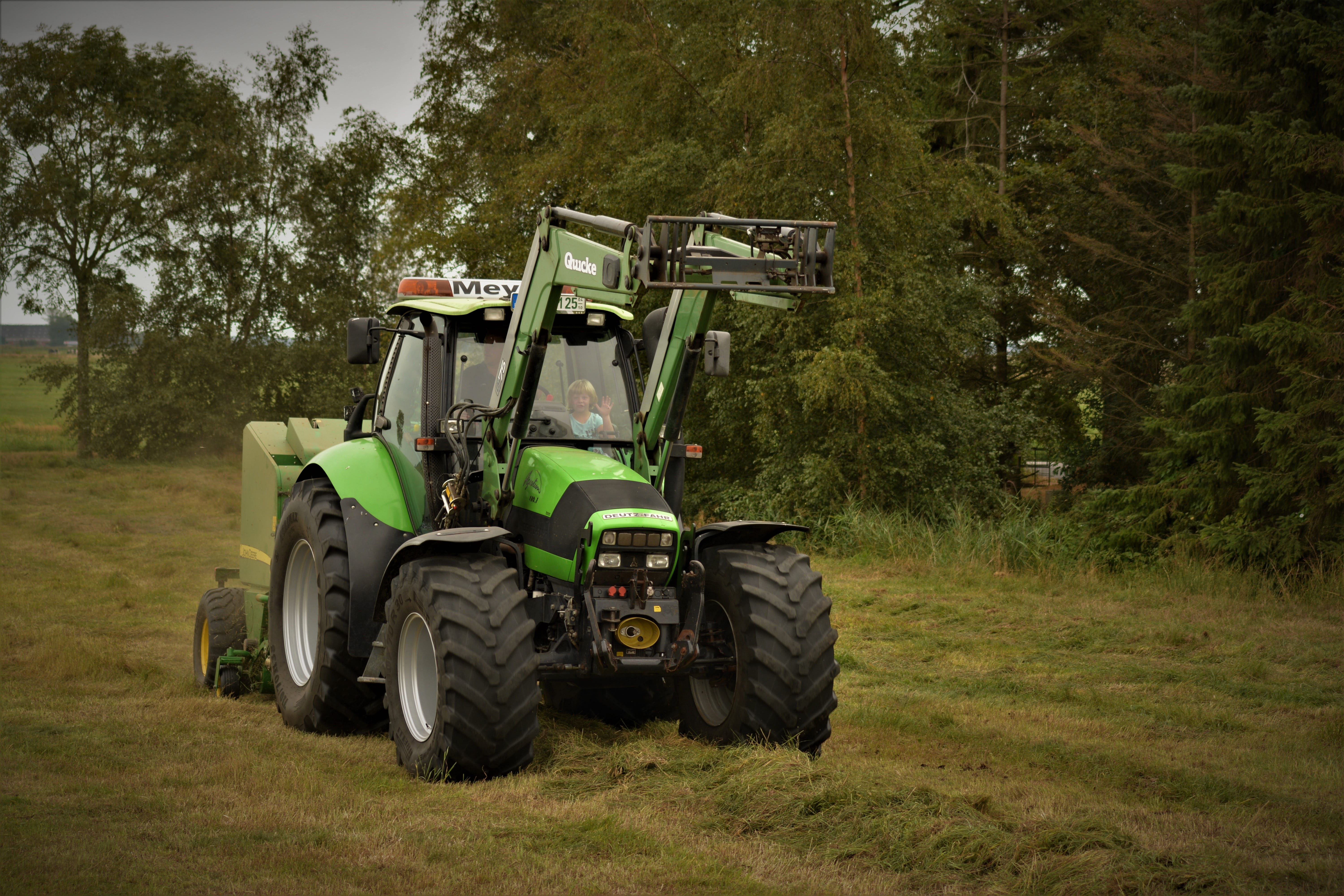 working machine, tree, hay, fokke meyer, fendt, hay bales, harvester, green color, tractors, truck, agriculture, close up, machinery, land vehicle, outdoors, HD Wallpaper