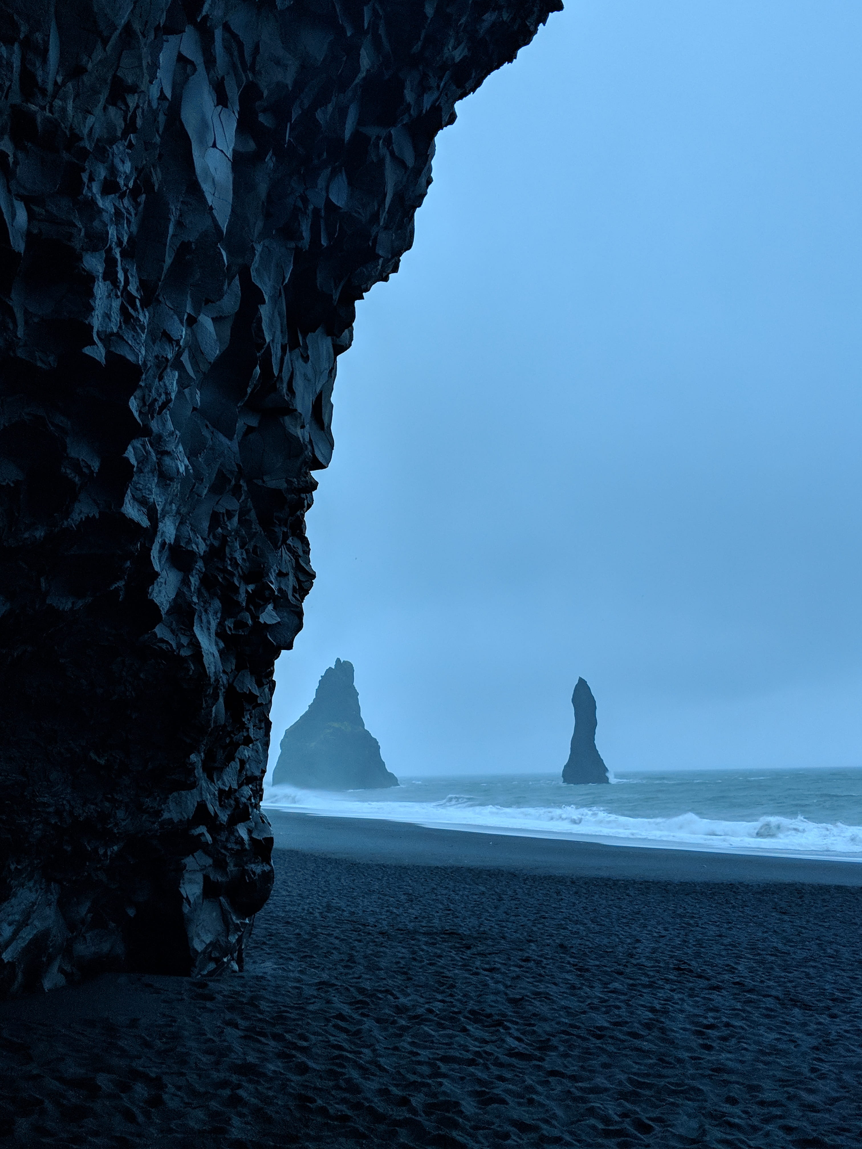 natural arch, formations, nature, tranquil scene, non-urban scene, beach, sandy, ocean, tones, cave, 4K, horizon over water, rock - object, greay, moody, Phone HD Wallpaper