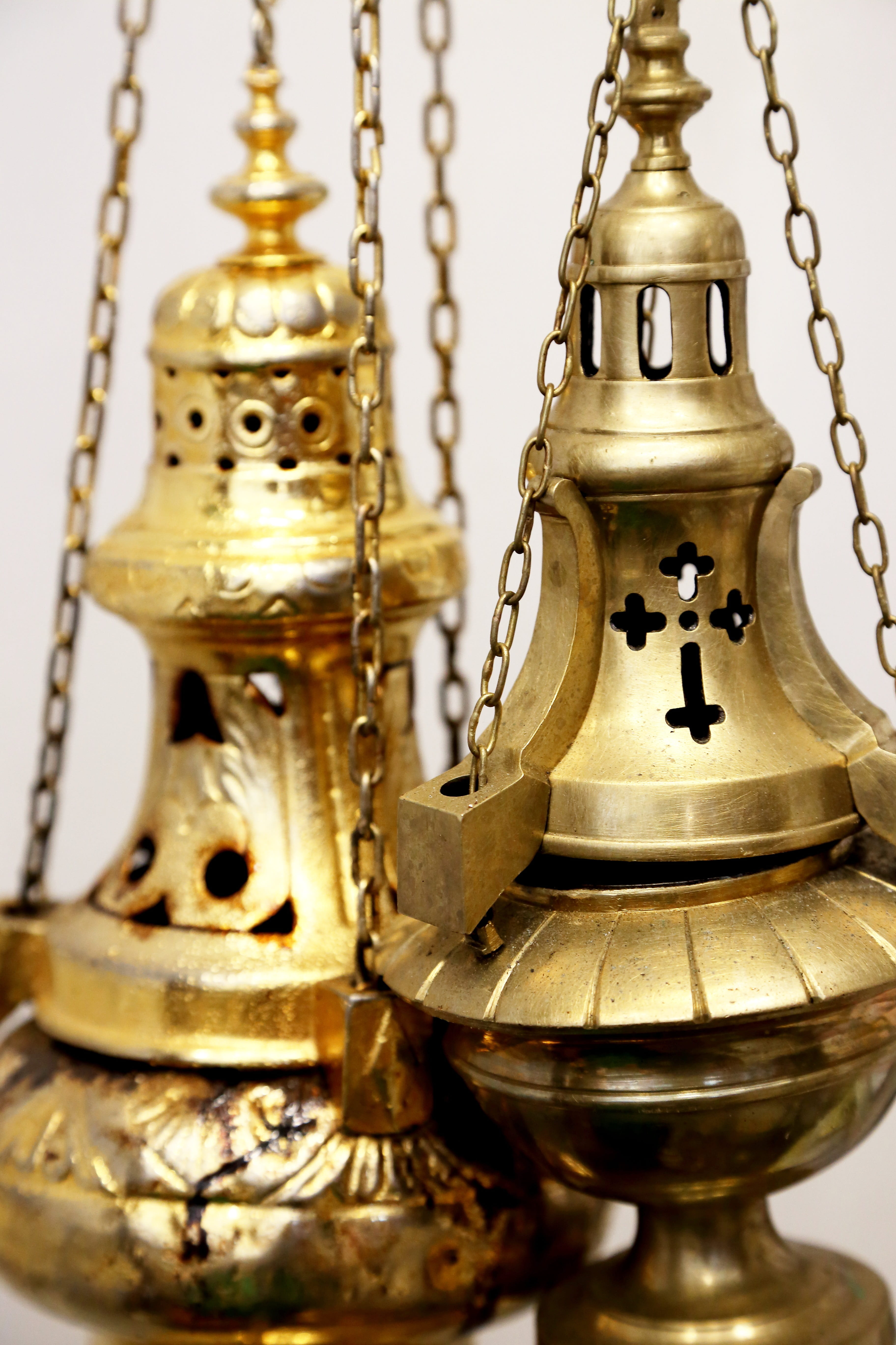 smoke, brass, no people, still life, mass, religion, heat, two, hope, selective focus, peace, bell, faith, harmony, gold, spirituality, colored, chain, Phone HD Wallpaper