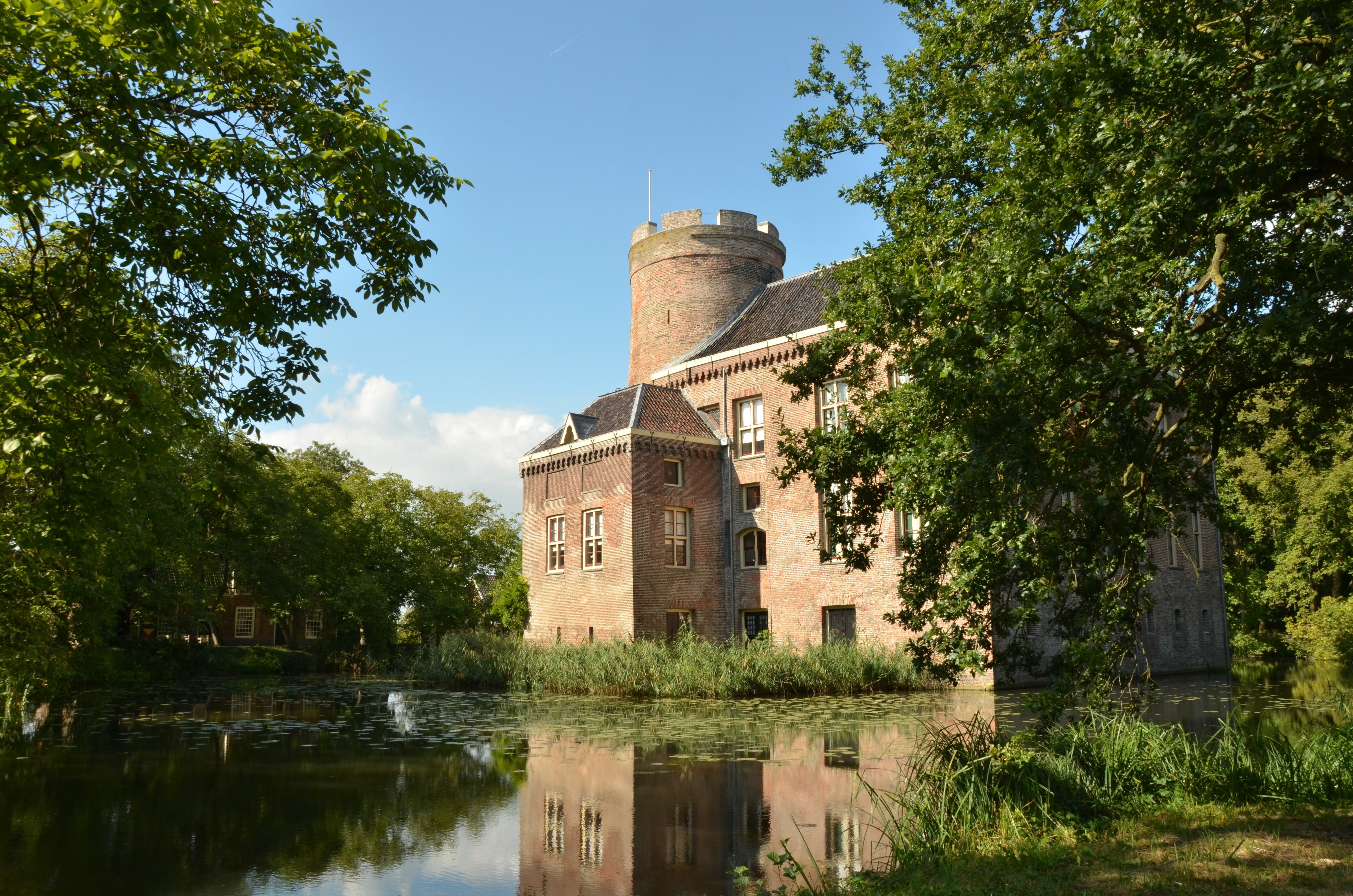 reflection, tower, manor, daytime, concrete, house, the past, river, architecture, netherlands, 4K, travel, no people, sunlight, swamp, near, tree, ancient, HD Wallpaper