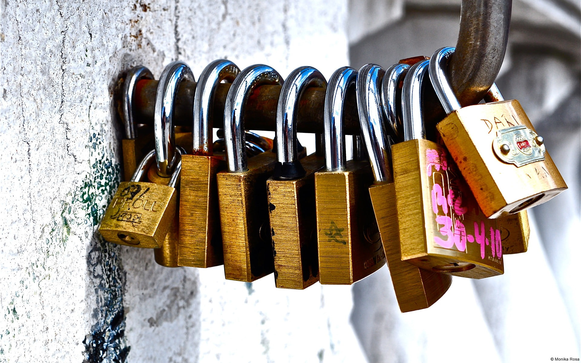 large group of objects, connection, still life, photo, day, hanging, padlock, cable, heart, hope - concept, metal, close-up, built structure, no people, HD Wallpaper