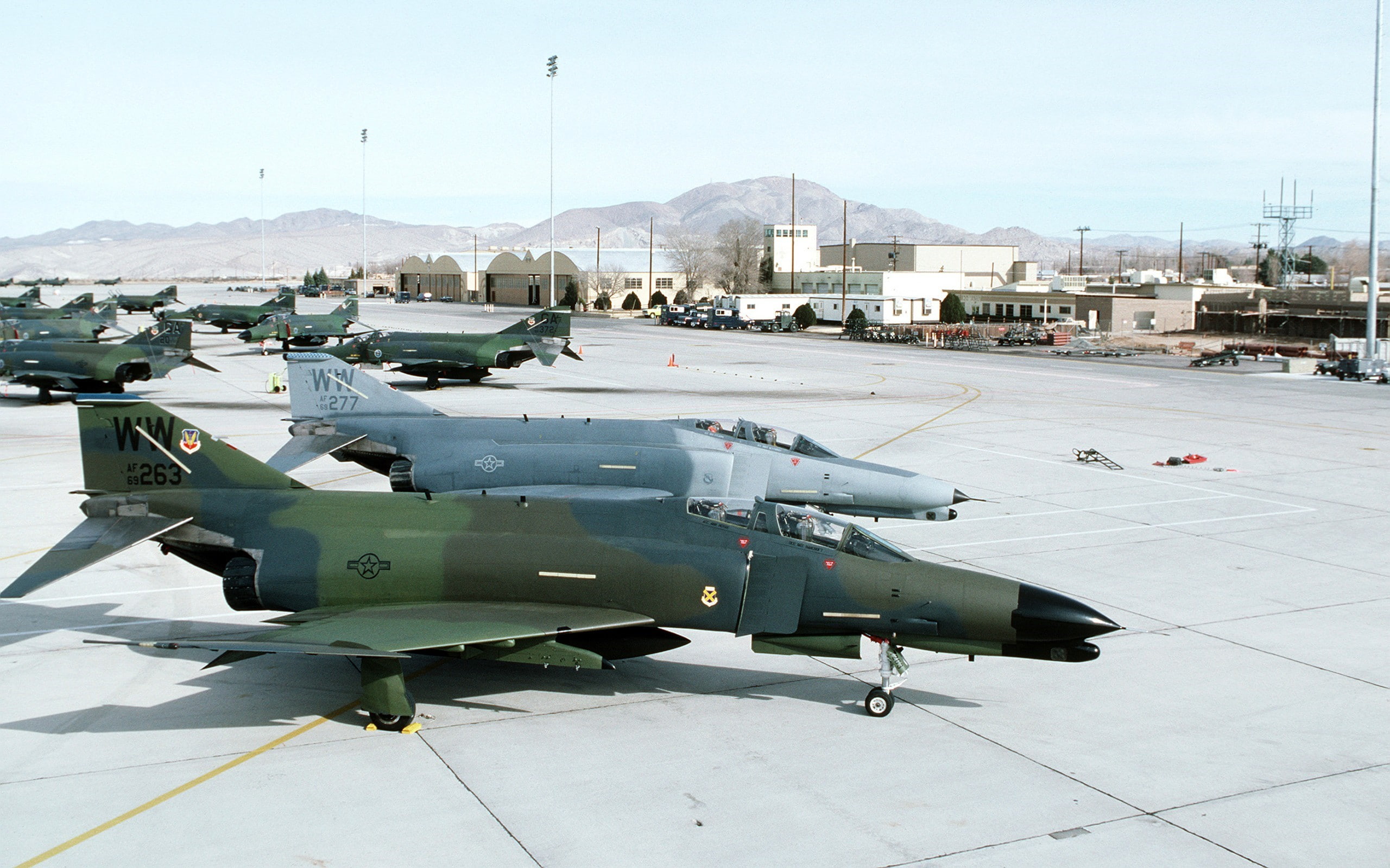arrival, airplane, road, sky, no people, airport runway, f 4 phantom ii aircraft military aircraft, mountain, aerospace industry, building exterior, air vehicle, HD Wallpaper