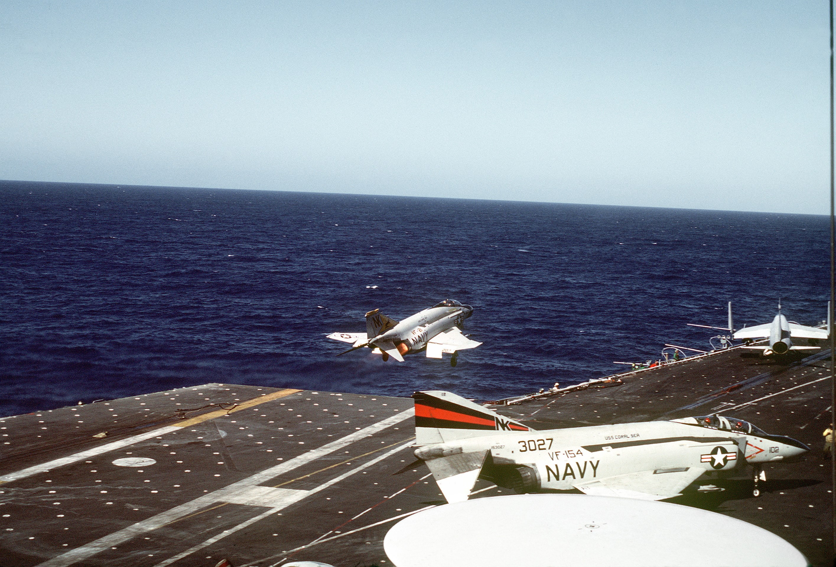 outdoors, mcdonnell douglas f 4 phantom ii, horizon over water, water, day, airplane, high angle view, sea, ship, 2K, motion, air vehicle, plane, nature, HD Wallpaper