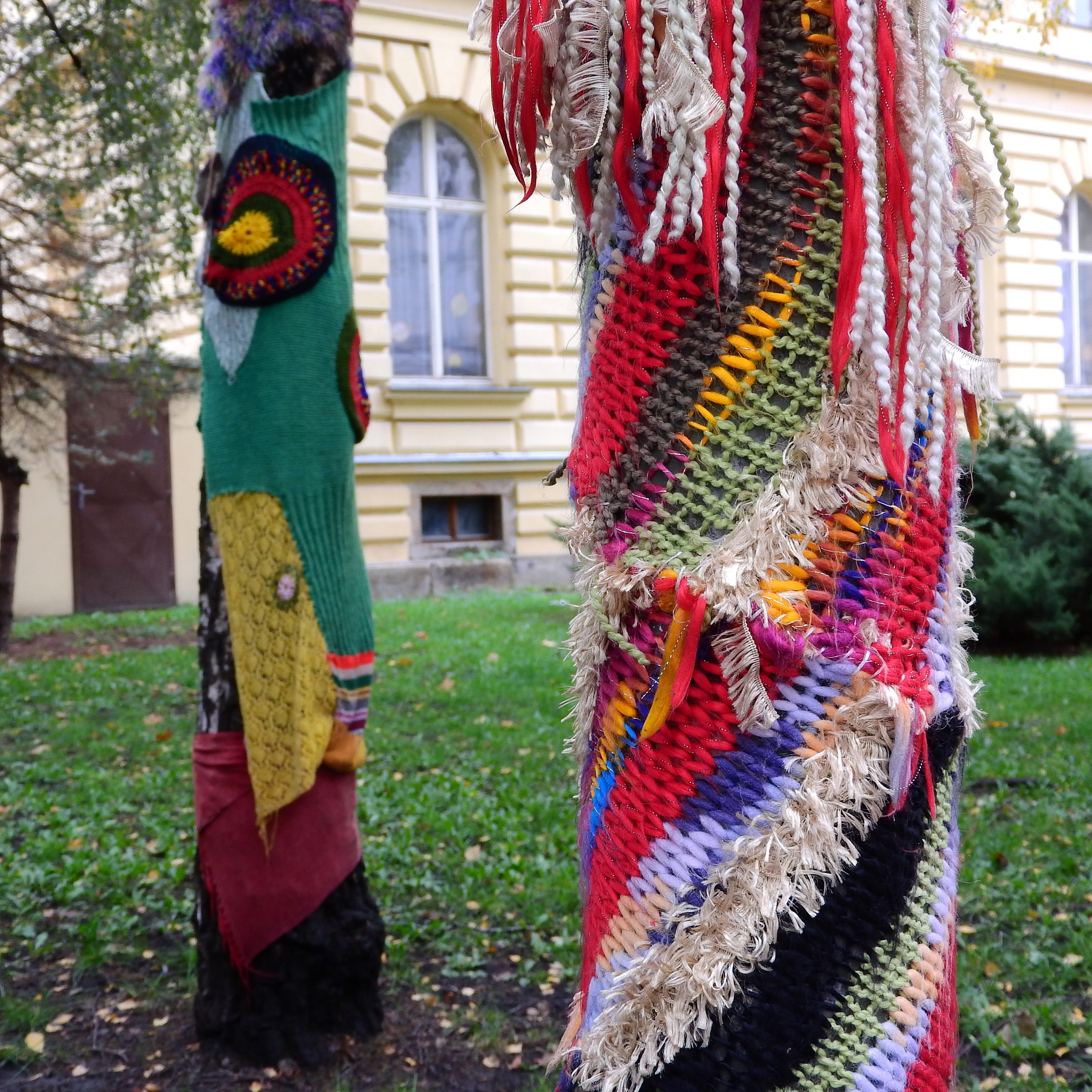 decoration, Guerilla, hanging, art and craft, Yarn Bombing, outdoors, Knit, no people, multi colored, braided trees, guerilla knit, 2K, religion, nature, Phone HD Wallpaper