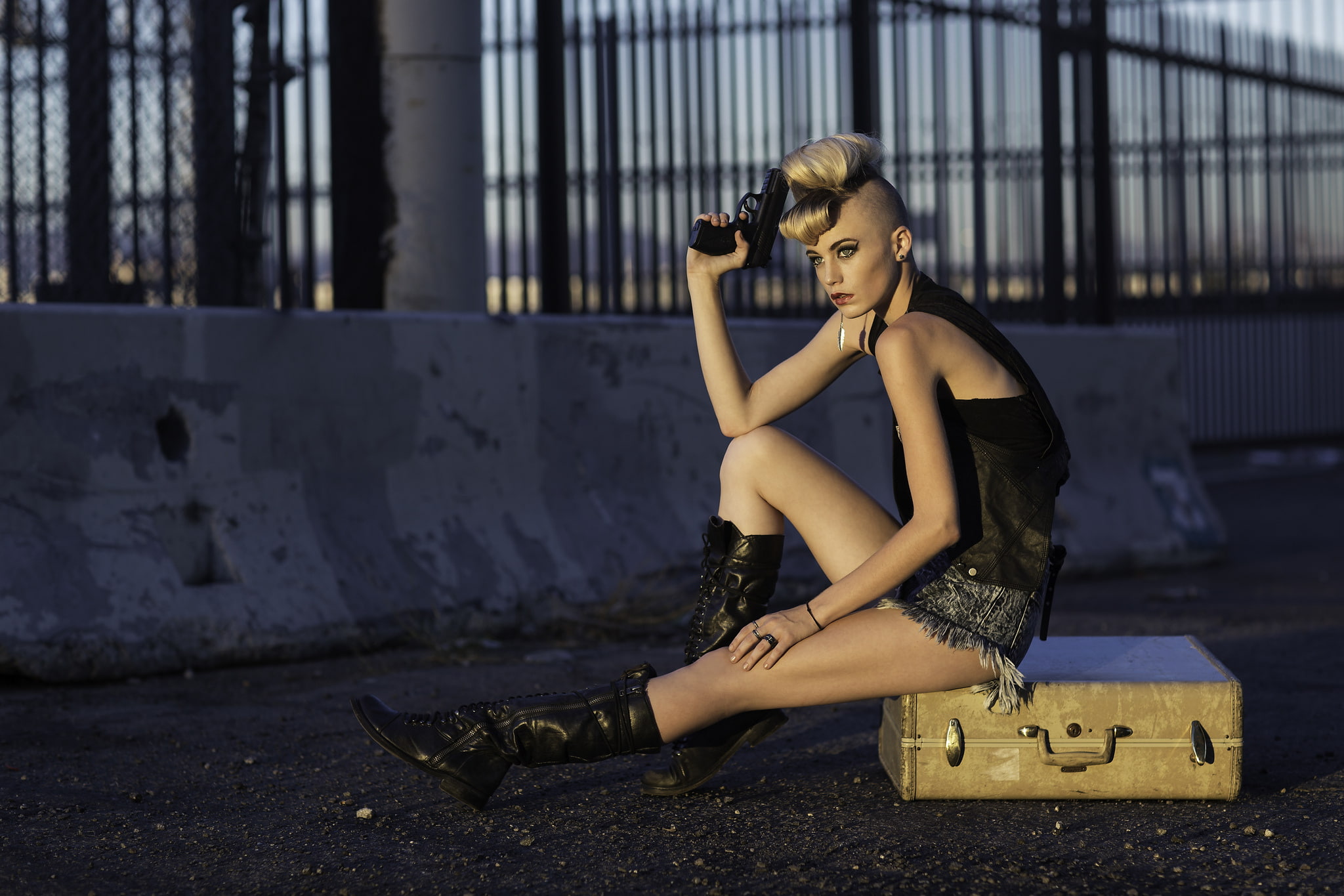 hammand, gun, fence, 1080P, margo, suitcase, boots, HD Wallpaper