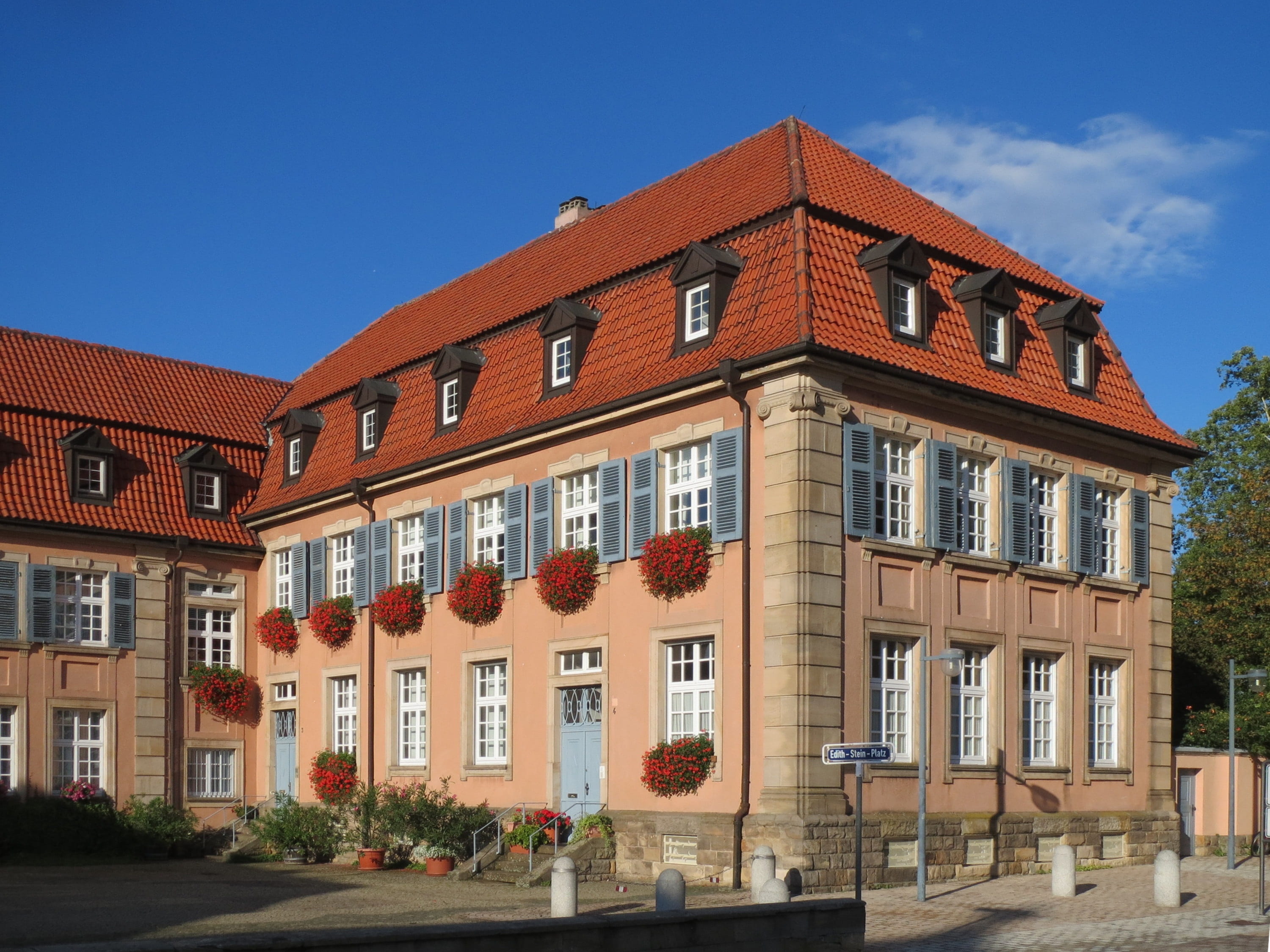 red, day, speyer, edith stein platz, residential district, apartment, building, germany, city, square, historic, nature, architecture, blue, outdoors, sky, HD Wallpaper