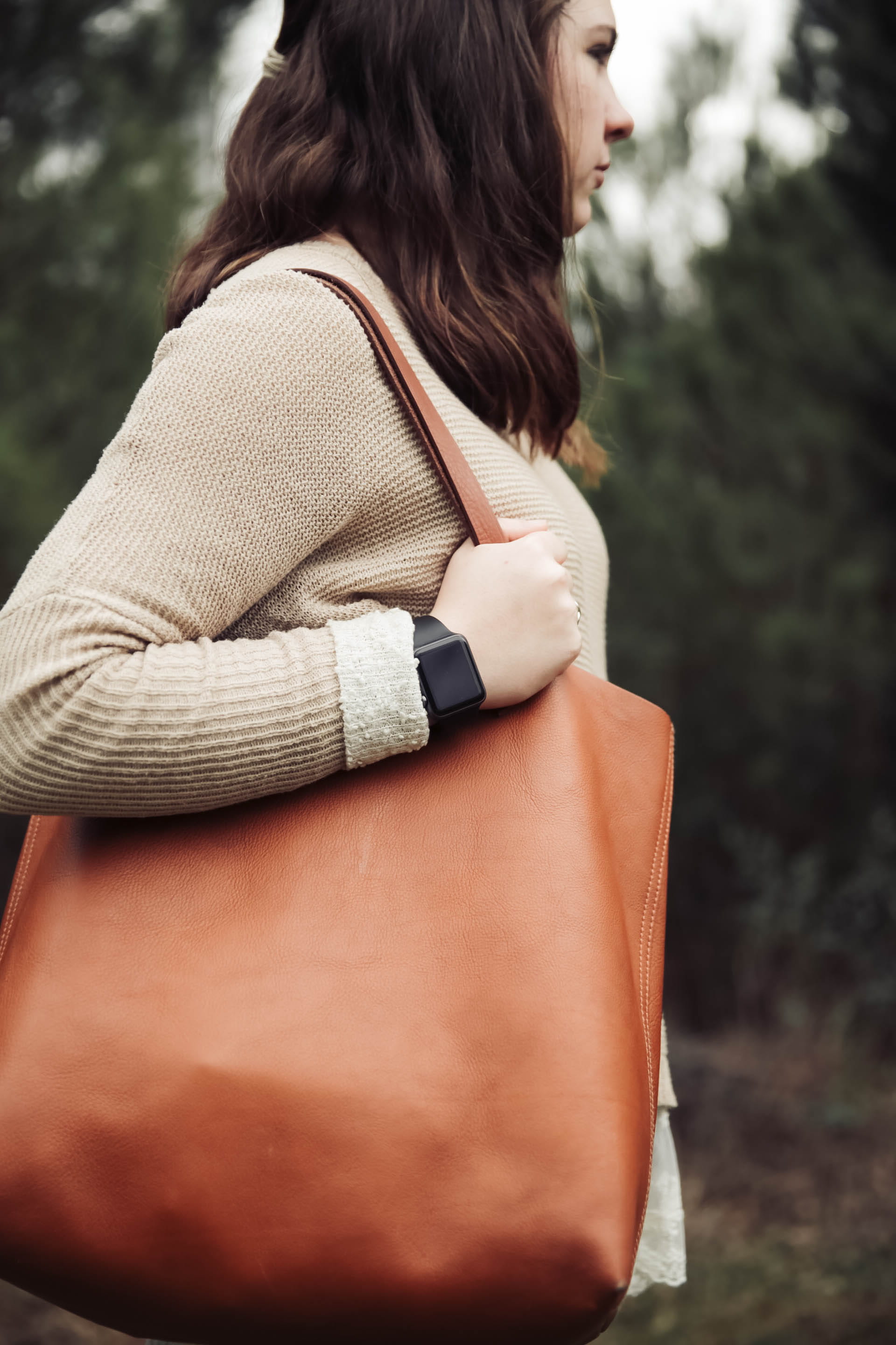 thinking, lifestyles, hairstyle, bag, standing, winter, side view, women, real people, focus on foreground, leisure activity, long hair, girl, clothing, Phone HD Wallpaper