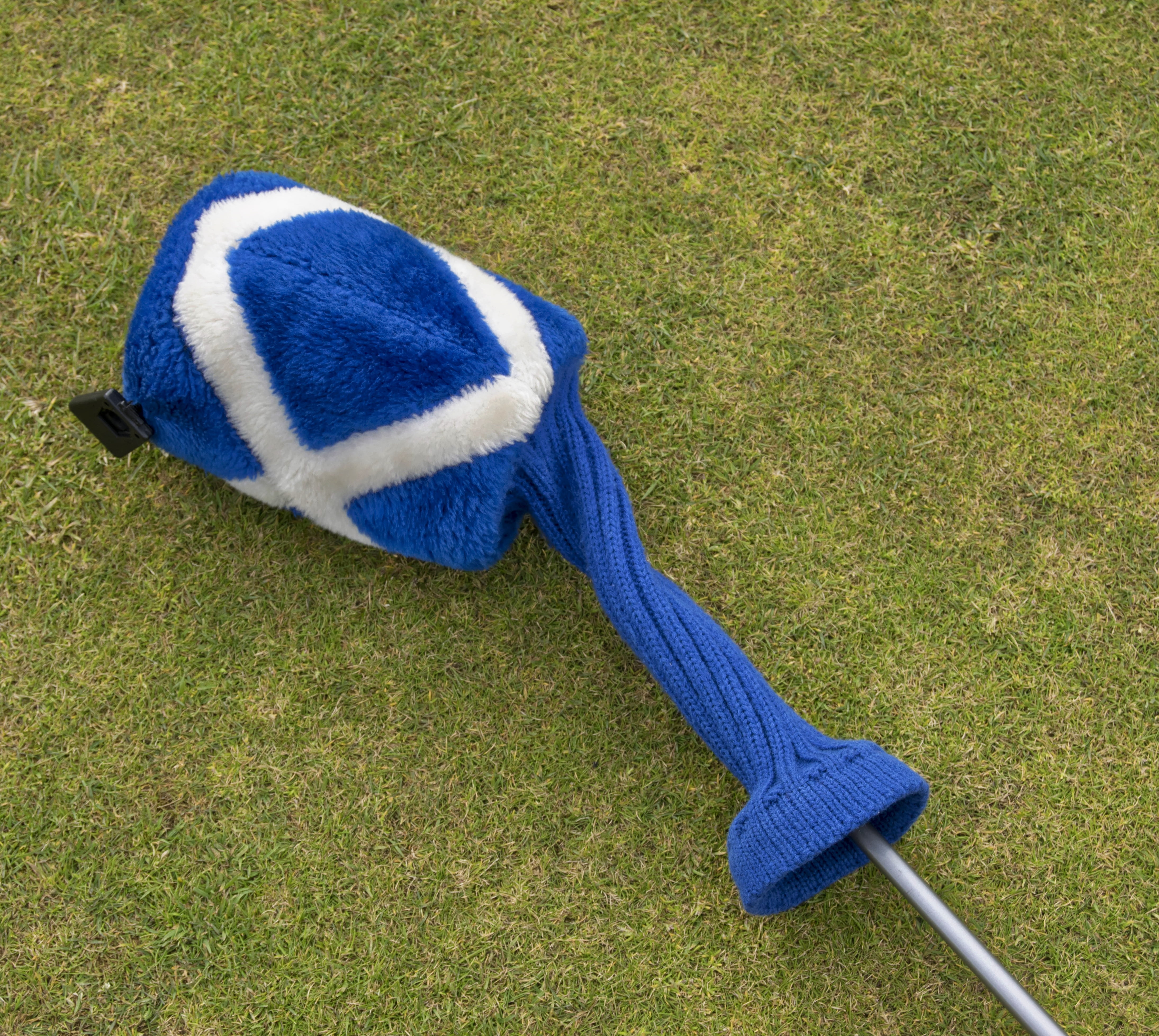 leisure activity, high angle view, field, plant, no people, glove, nature, blue, day, textile, symbol, scottish, clothing, 4K, sport, golf club, land, HD Wallpaper