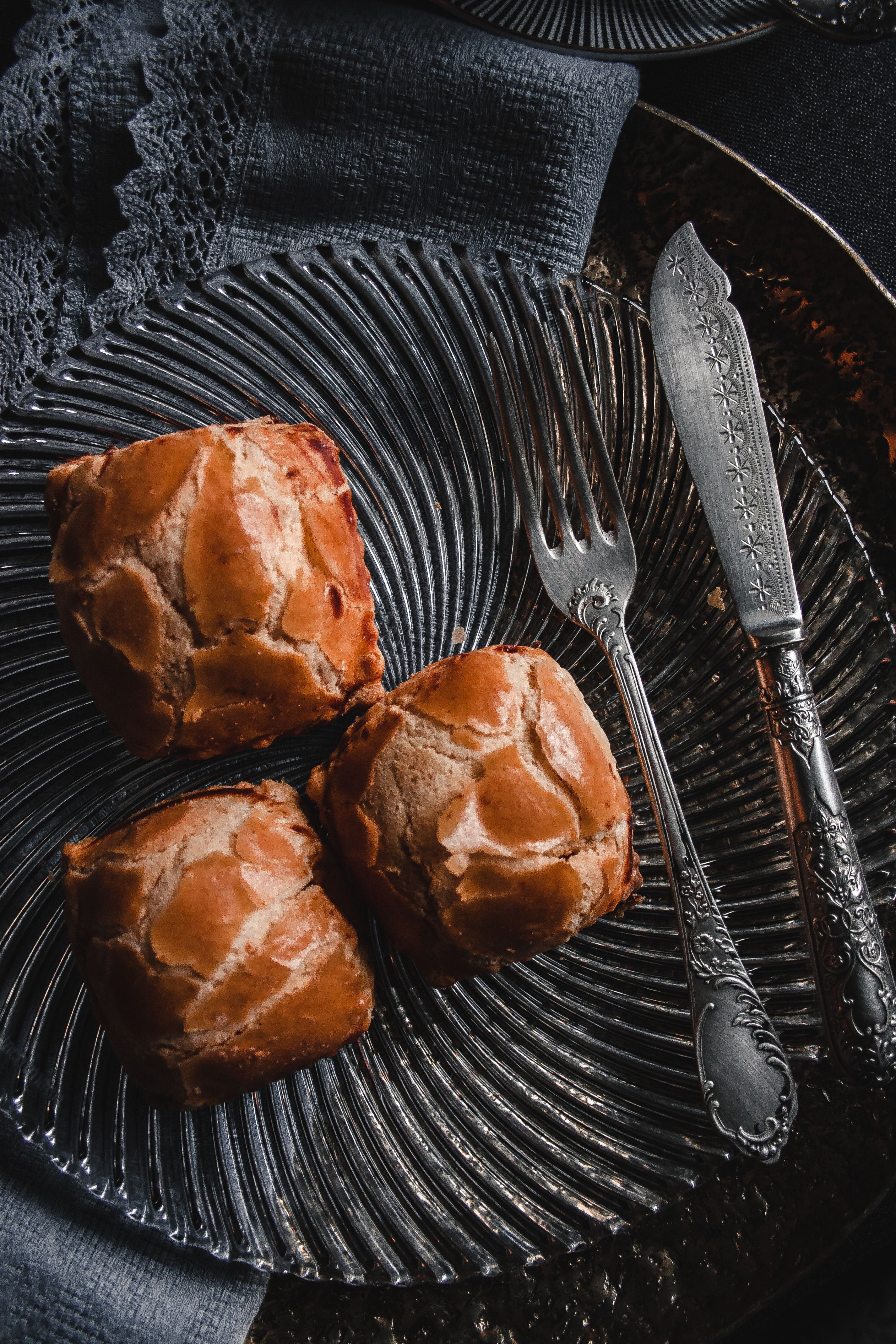 buns, dessert, directly above, meat, breakfast, cheese, indoors, freshness, food, tray, studio shot, brown, Sweet buns, cake, cream cheese, barbecue, close-up, Phone HD Wallpaper