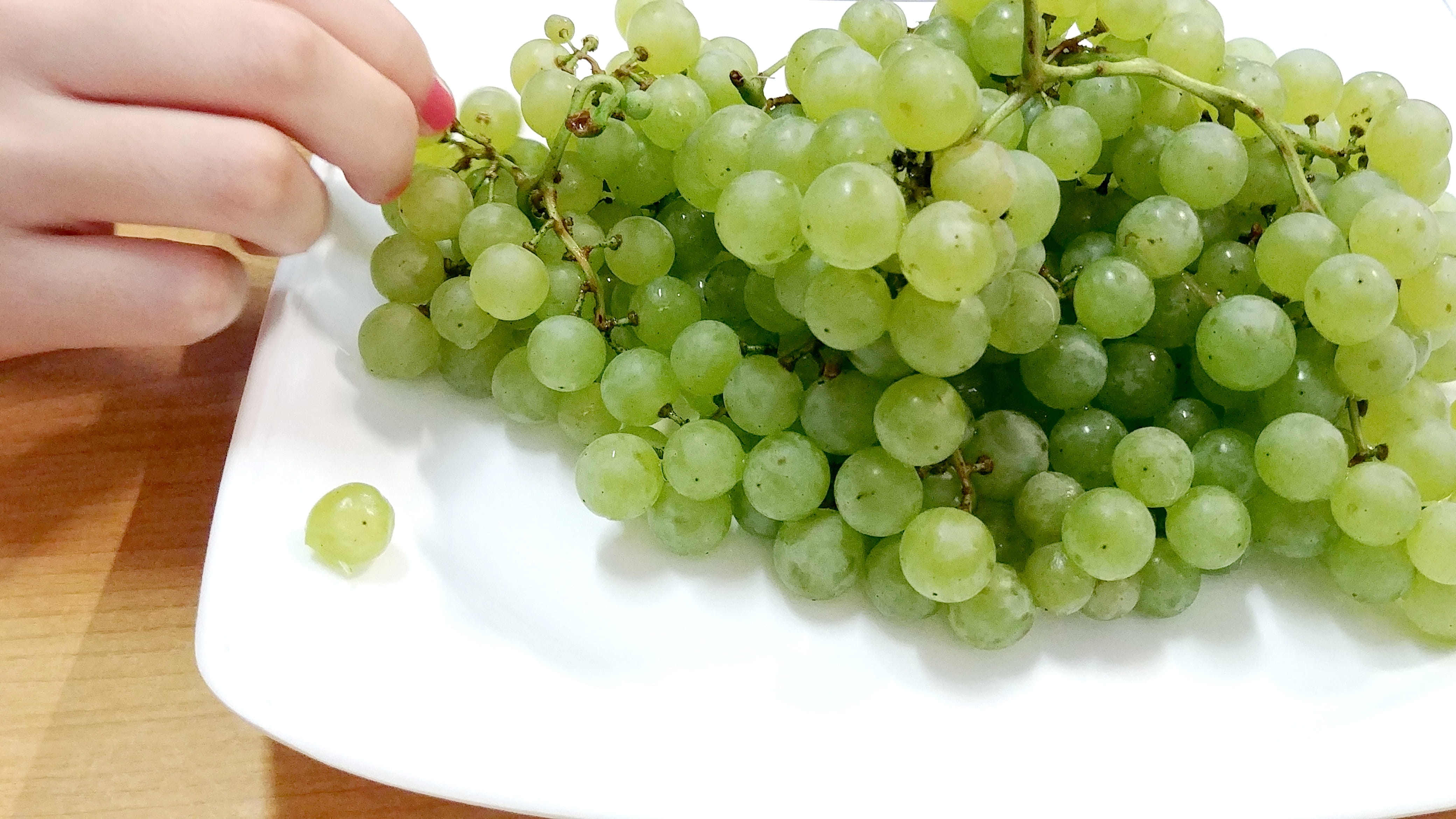 sejong city, human finger, ceongpodo, holding, 4K, indoors, healthy lifestyle, food and drink, korea, one person, human hand, freshness, finger, green color, HD Wallpaper