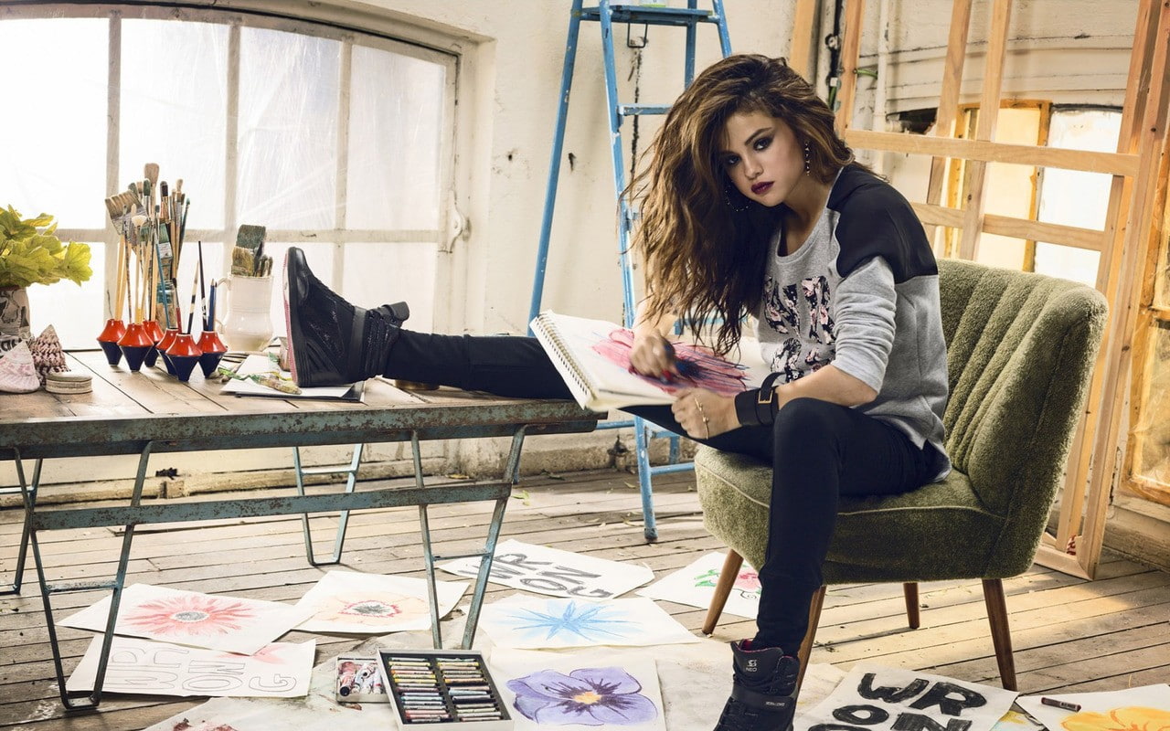 720P, Selena Gomez, skinny jeans, HD Wallpaper