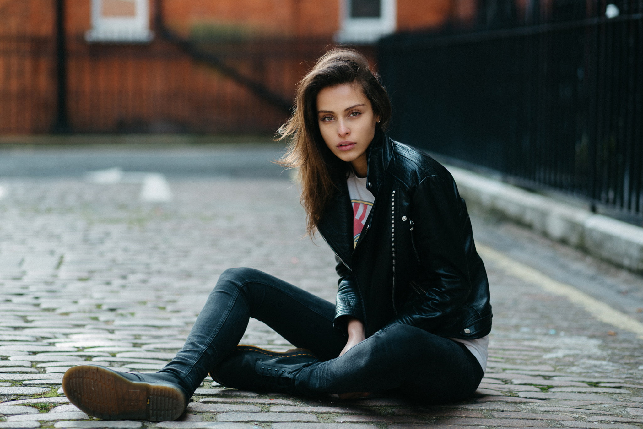 brown eyes, sitting, 1080P, Gábor Lénárt, skinny jeans, women, open mouth, brunette, leather jackets, HD Wallpaper