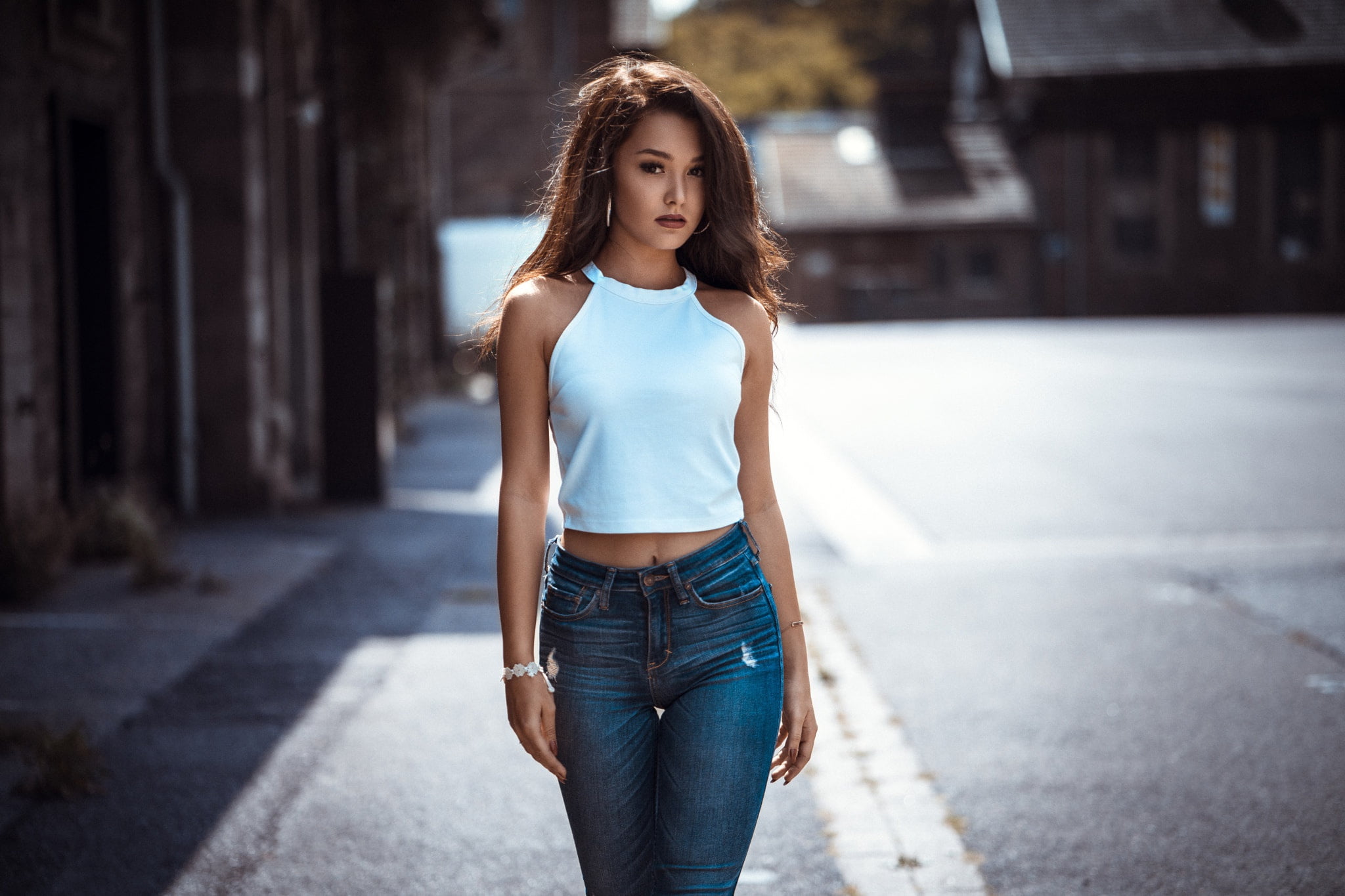 street, 1080P, Elena W, model, hairstyle, jeans, road, slim, Anatoly Oskin, makeup, brown hair, Mike, bokeh, Elena, beauty, the sun, figure, HD Wallpaper