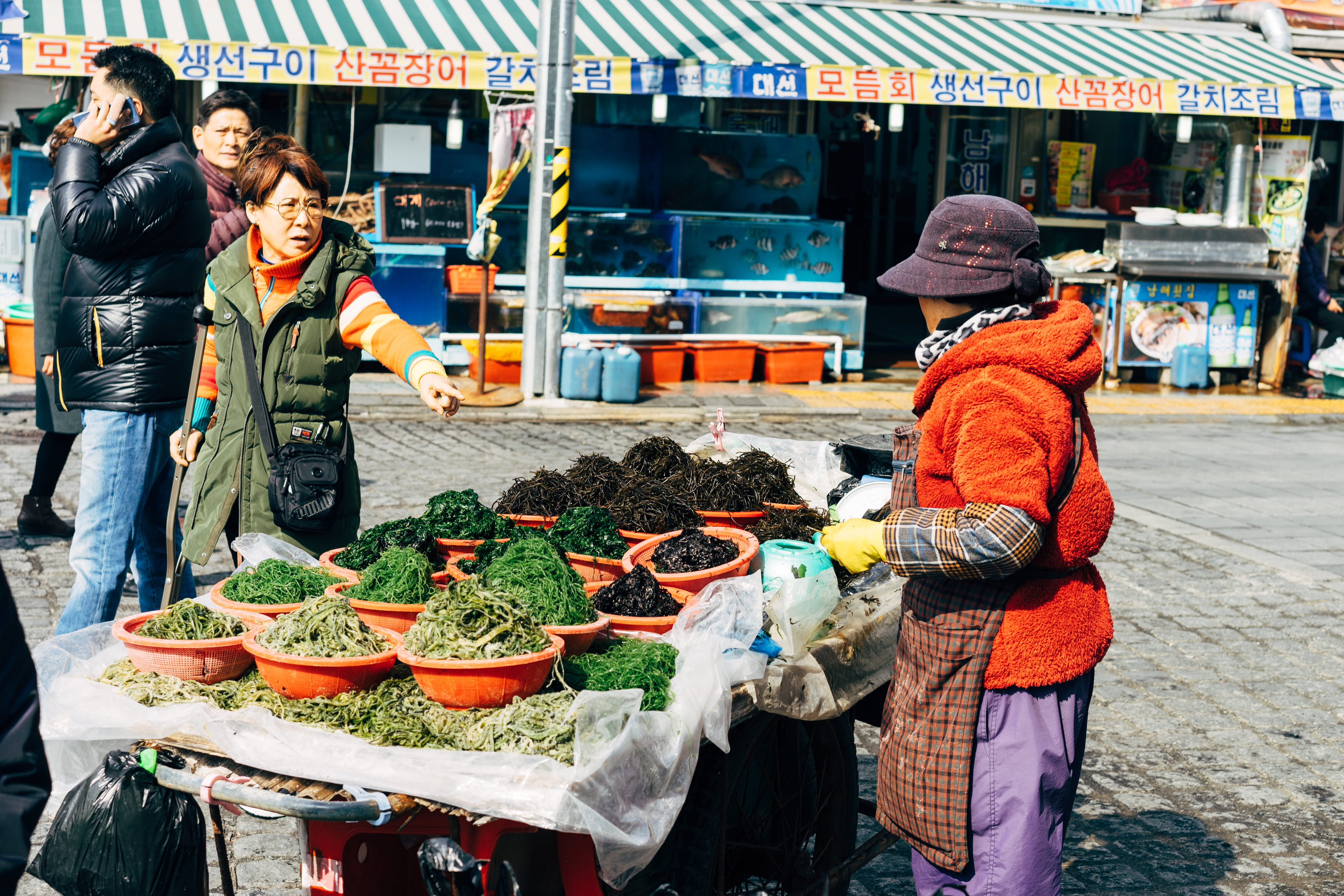 pusan, food and drink, daily life, apparel, street market, person, food, busan, south korea, bucket, shouting, market stall, people, outdoors, warm clothing, HD Wallpaper