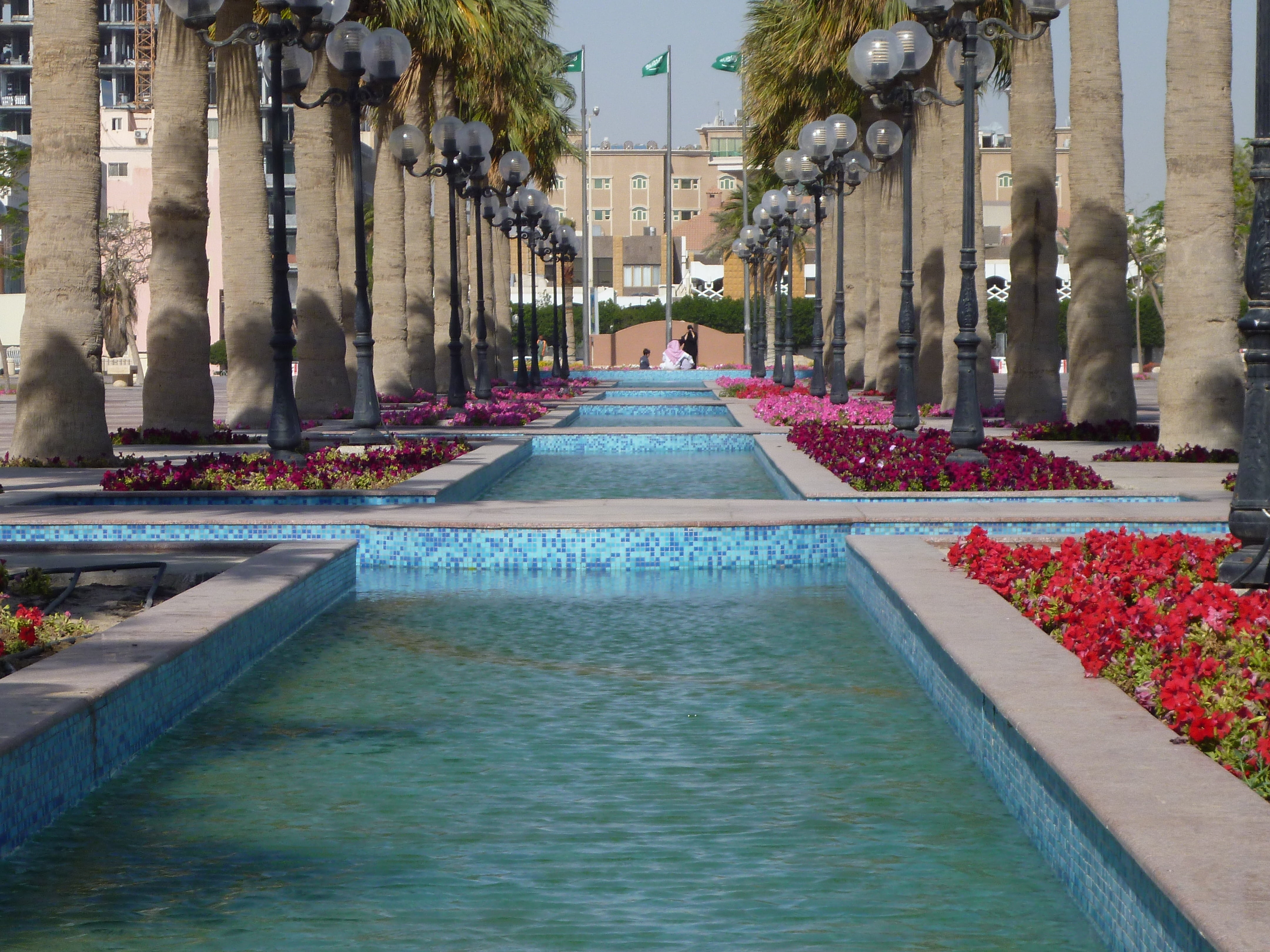 building, water, fountain, incidental people, pool, architecture, plant, beach, reflecting pool, attraction, day, outdoors, tree, flowering plant, city, HD Wallpaper