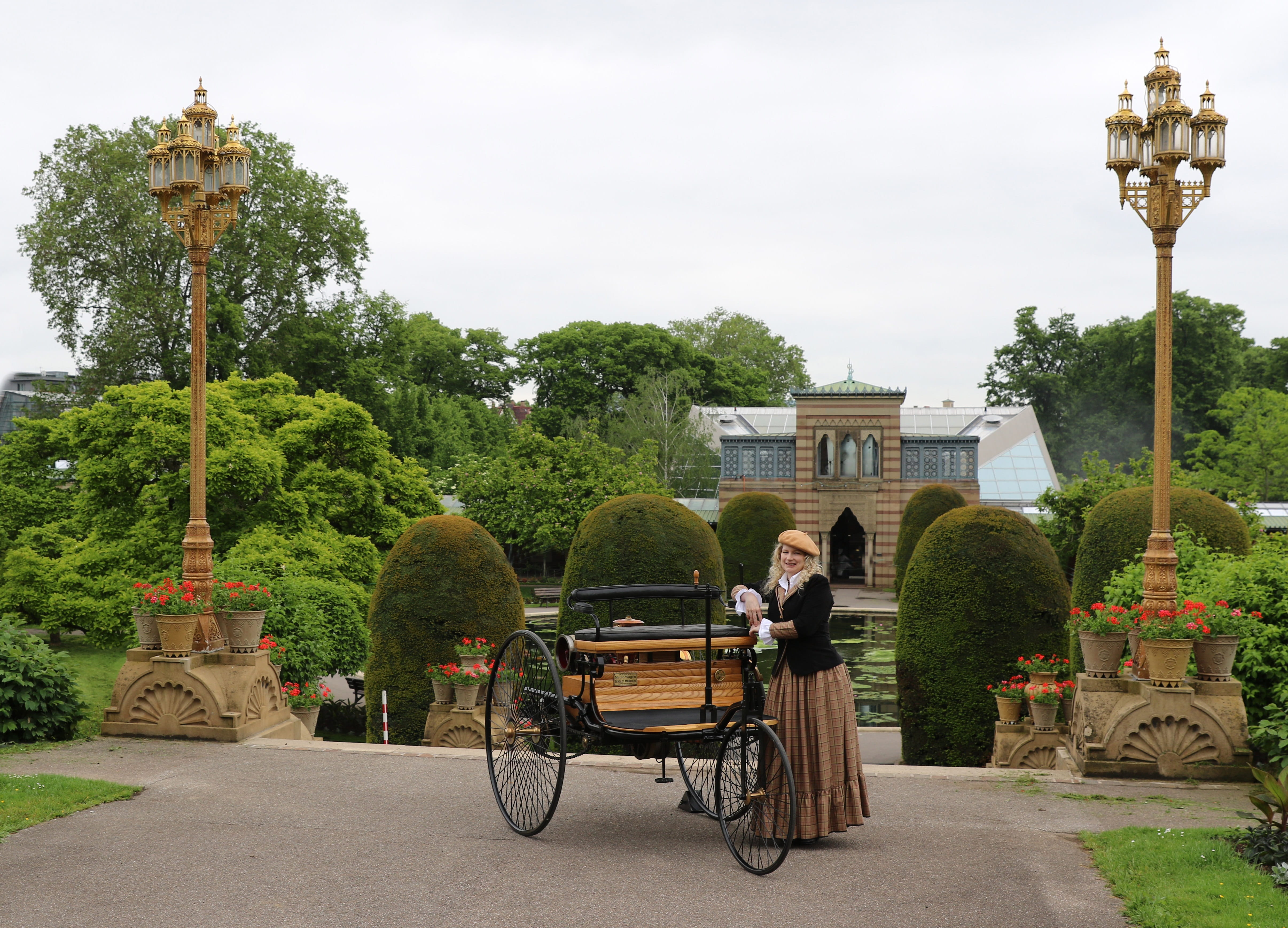 4K, building, one man only, built structure, plant, mercedes benz, Stuttgart, rickshaw, historic building, sky, incidental people, park, nature, mode of transportation, HD Wallpaper