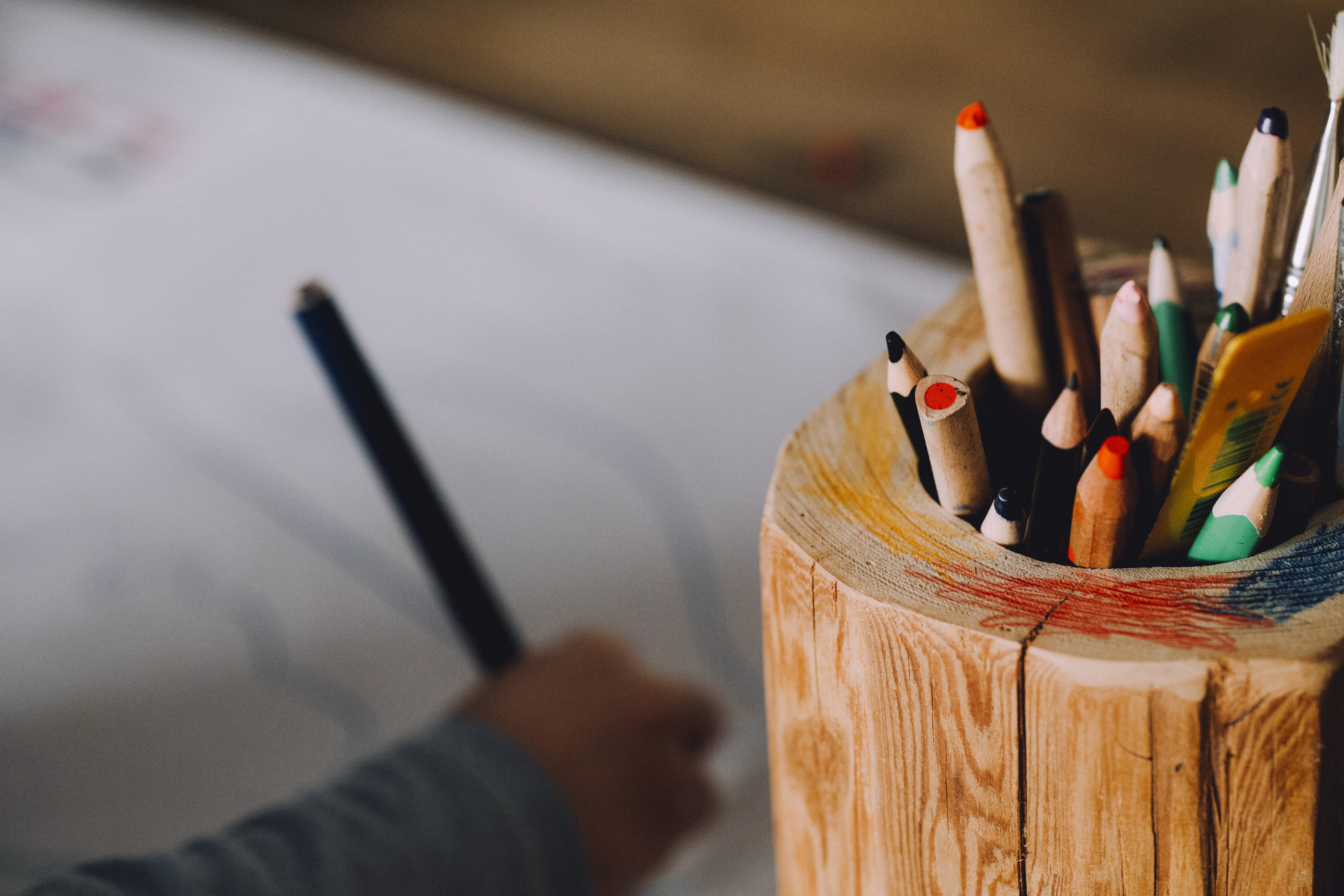 creativity, craft, wood - material, pencil, art and craft equipment, selective focus, brush, pencils, human hand, writing instrument, close-up, palette, HD Wallpaper