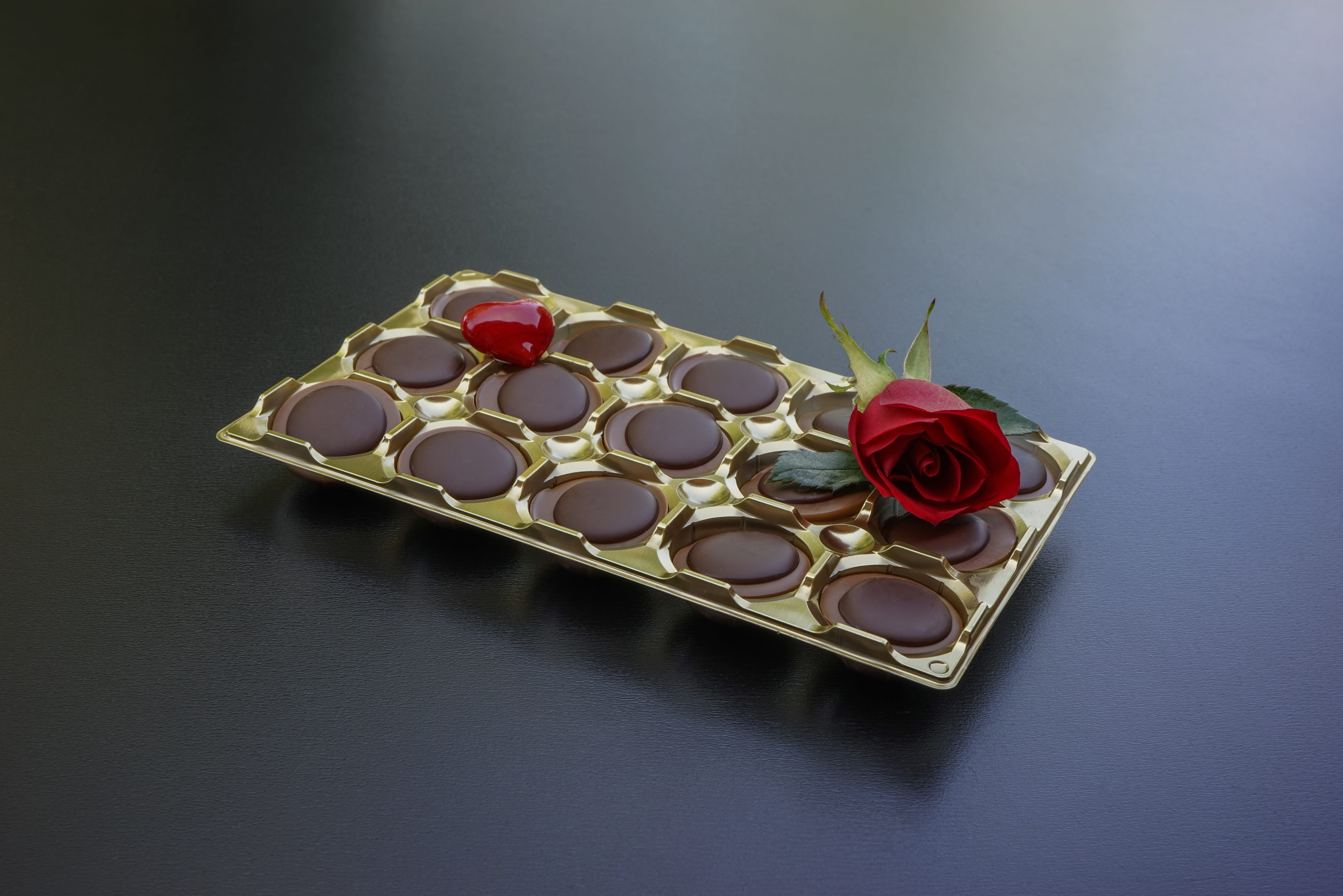 plant, sweetness, chocolate, temptation, black, gift, praline, no people, food and drink, studio shot, black red gold, flower arrangement, romance, surface, HD Wallpaper