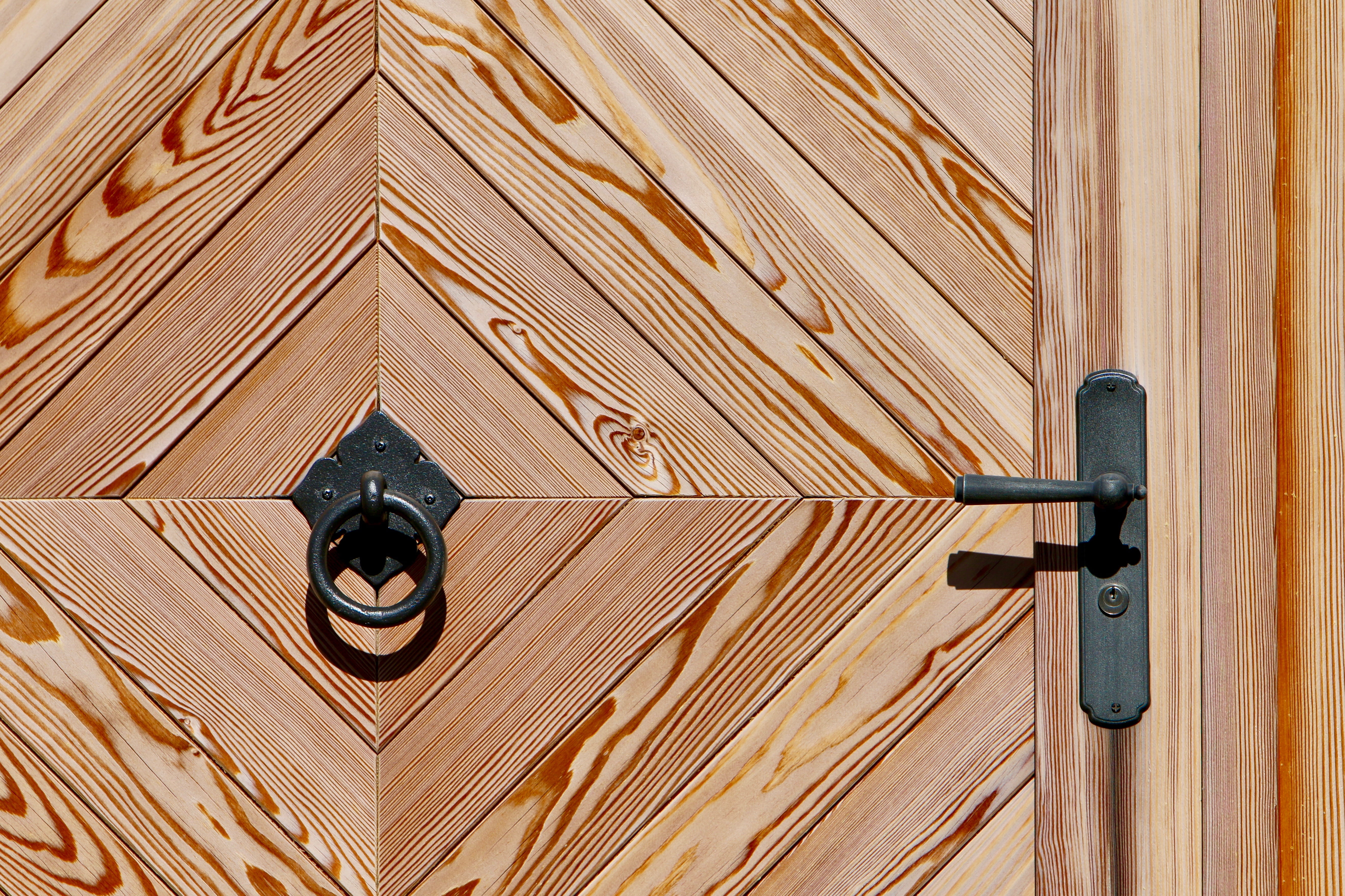 day, indoors, old-fashioned, 5K, protection, backgrounds, closed, call waiting ring, hinge, no people, wooden door, pattern, wood - material, full frame, HD Wallpaper