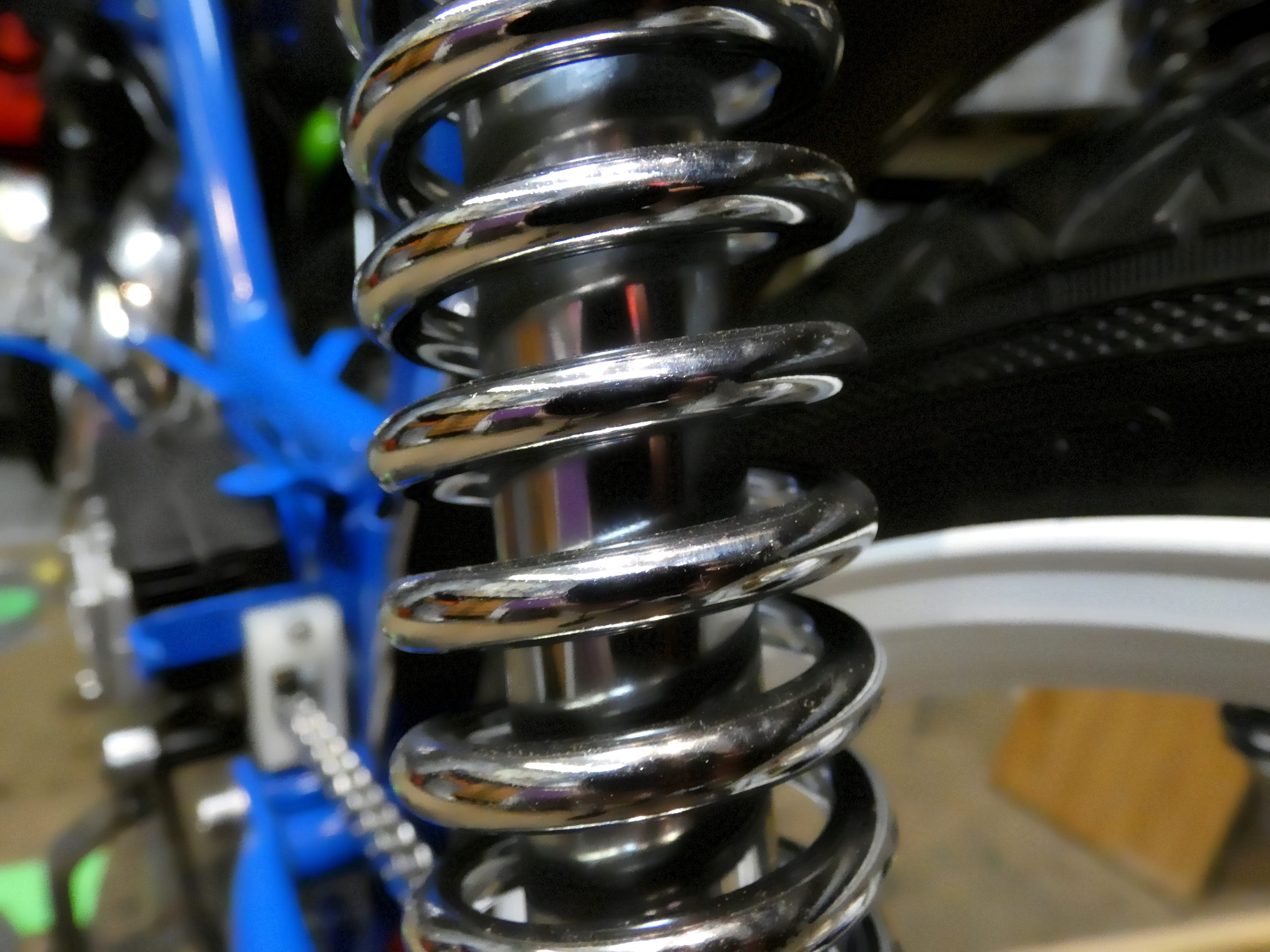 4K, indoors, equipment, no people, sports training, shiny, metal, technology, weight, industry, connection, alloy, Shock Absorbers, sport, Chrome, close-up, HD Wallpaper