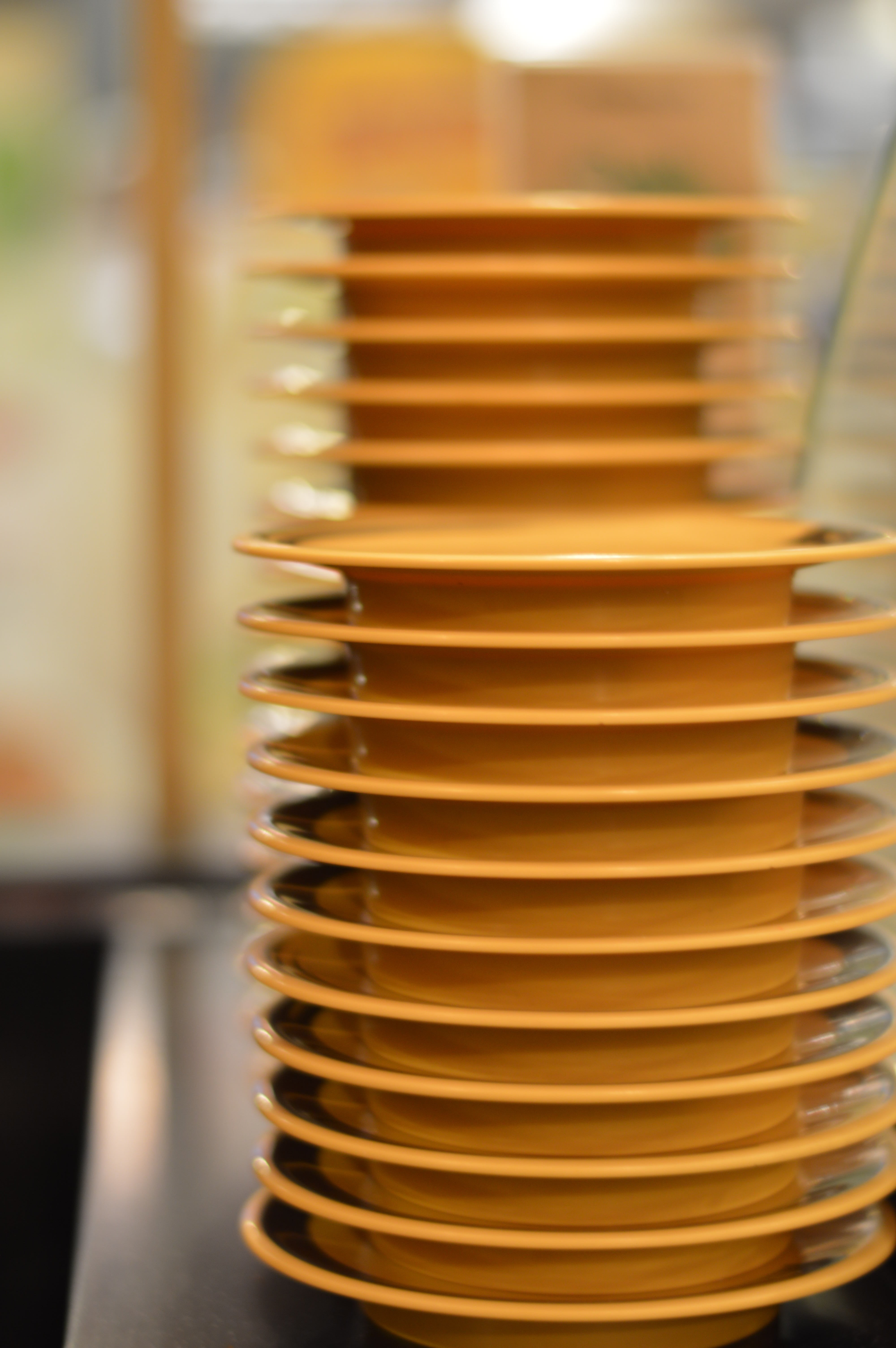 crockery, still life, industry, business, eating, no people, 5K, thailand, gold colored, pattern, buffet, delicious, metal, coiled spring, plate, order, Phone HD Wallpaper