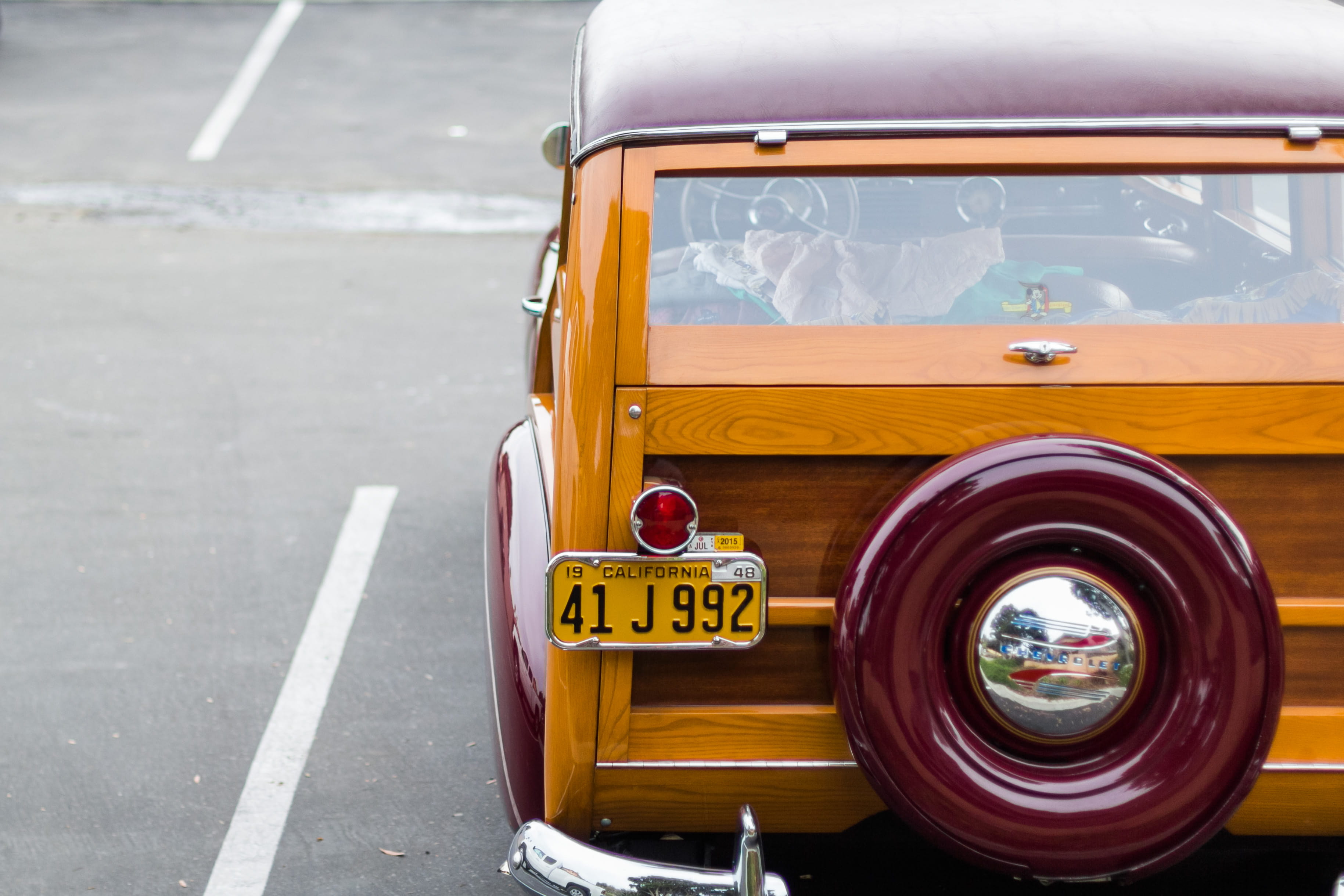 road, communication, outdoors, western script, stationary, school bus, old school, focus on foreground, city, yellow, day, motor vehicle, united states, HD Wallpaper