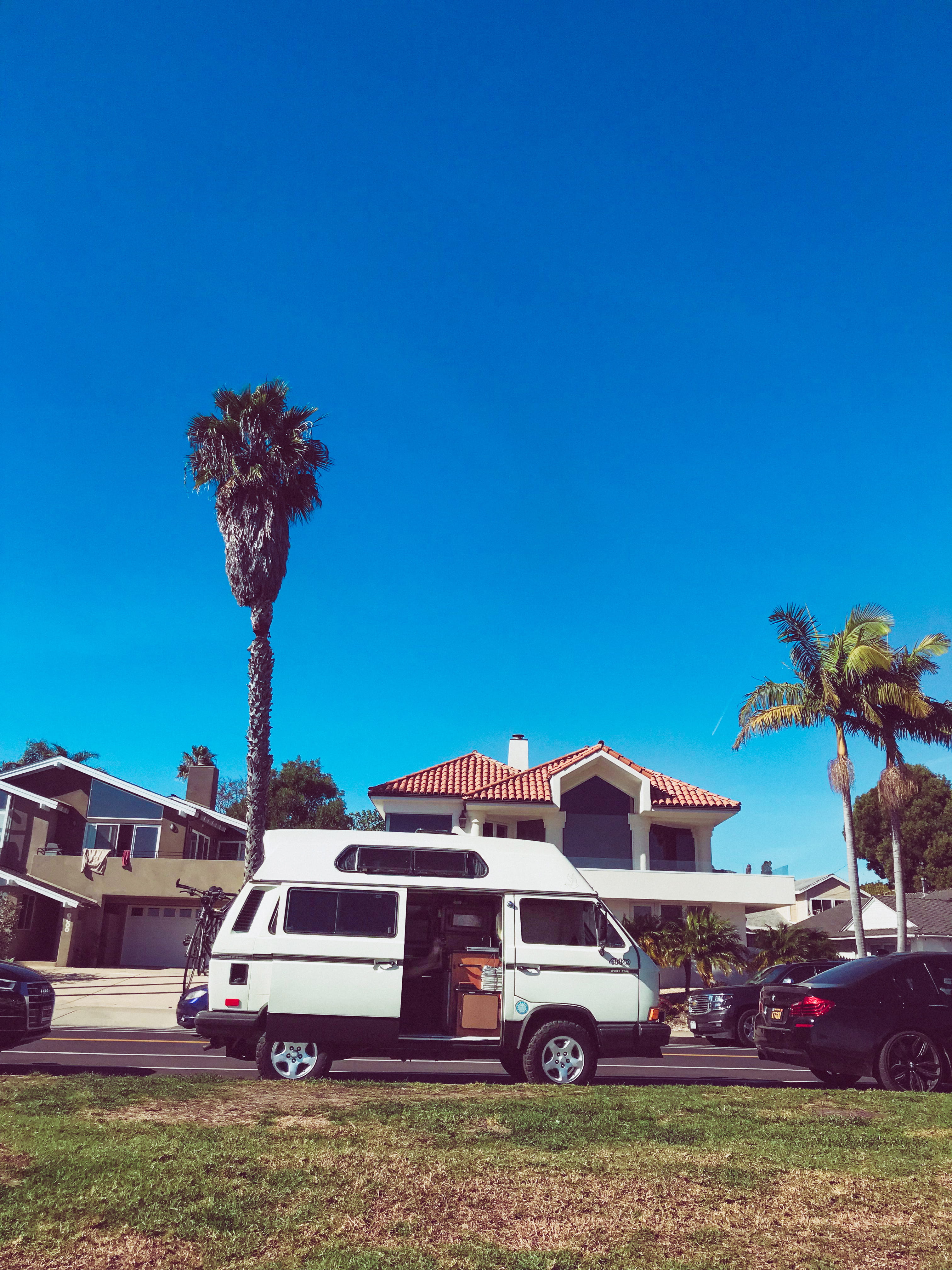 motor vehicle, stationary, ocean, tree, outdoors, palm trees, united states, nature, sky, land vehicle, sunlight, tropical climate, palm tree, plant, built structure, Phone HD Wallpaper