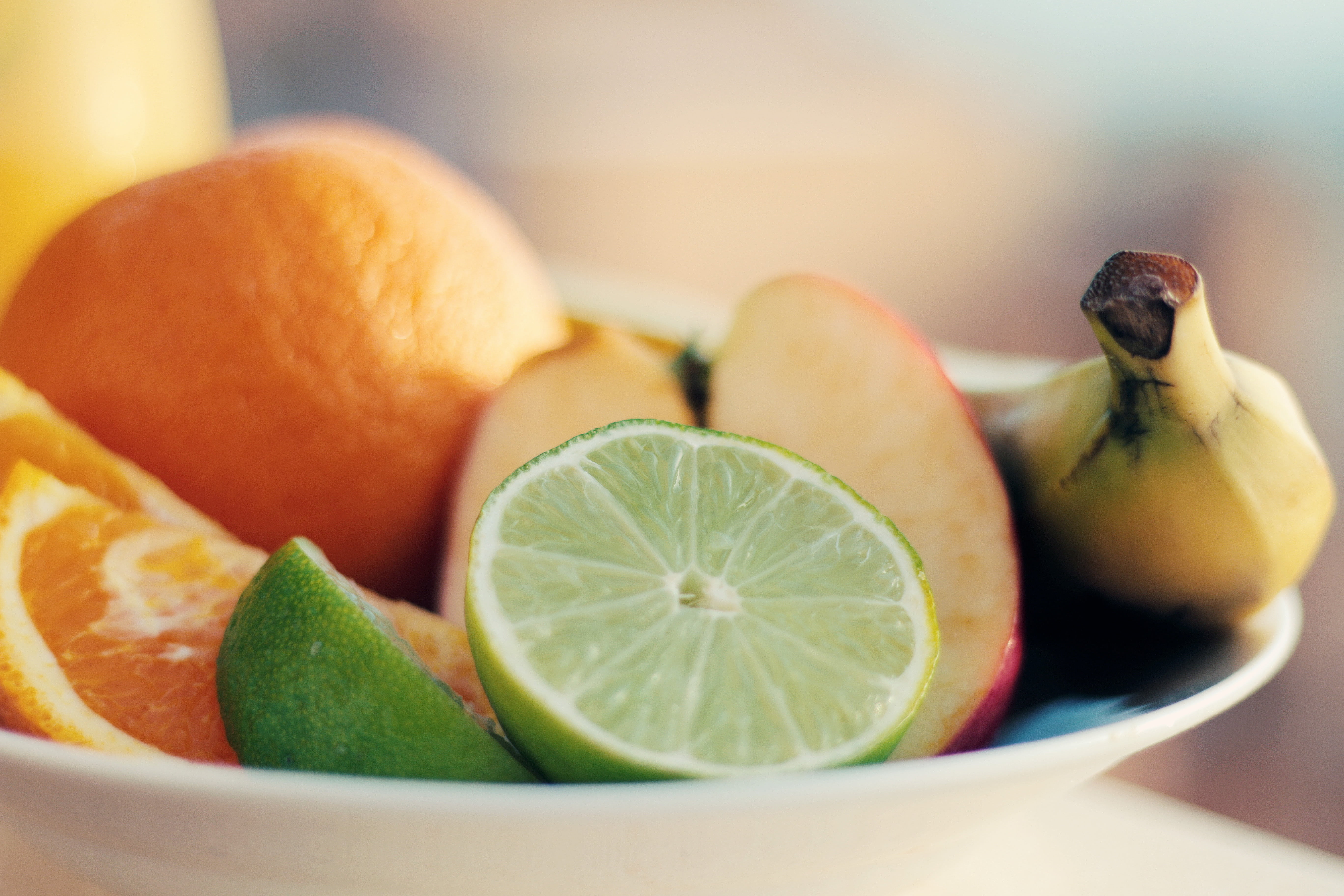 organic, table, wellbeing, ripe, food, wood - Material, bowl, 5K, focus on foreground, close-up, slice, slicing, geen, orange - Fruit, apple - fruit, freshness, HD Wallpaper