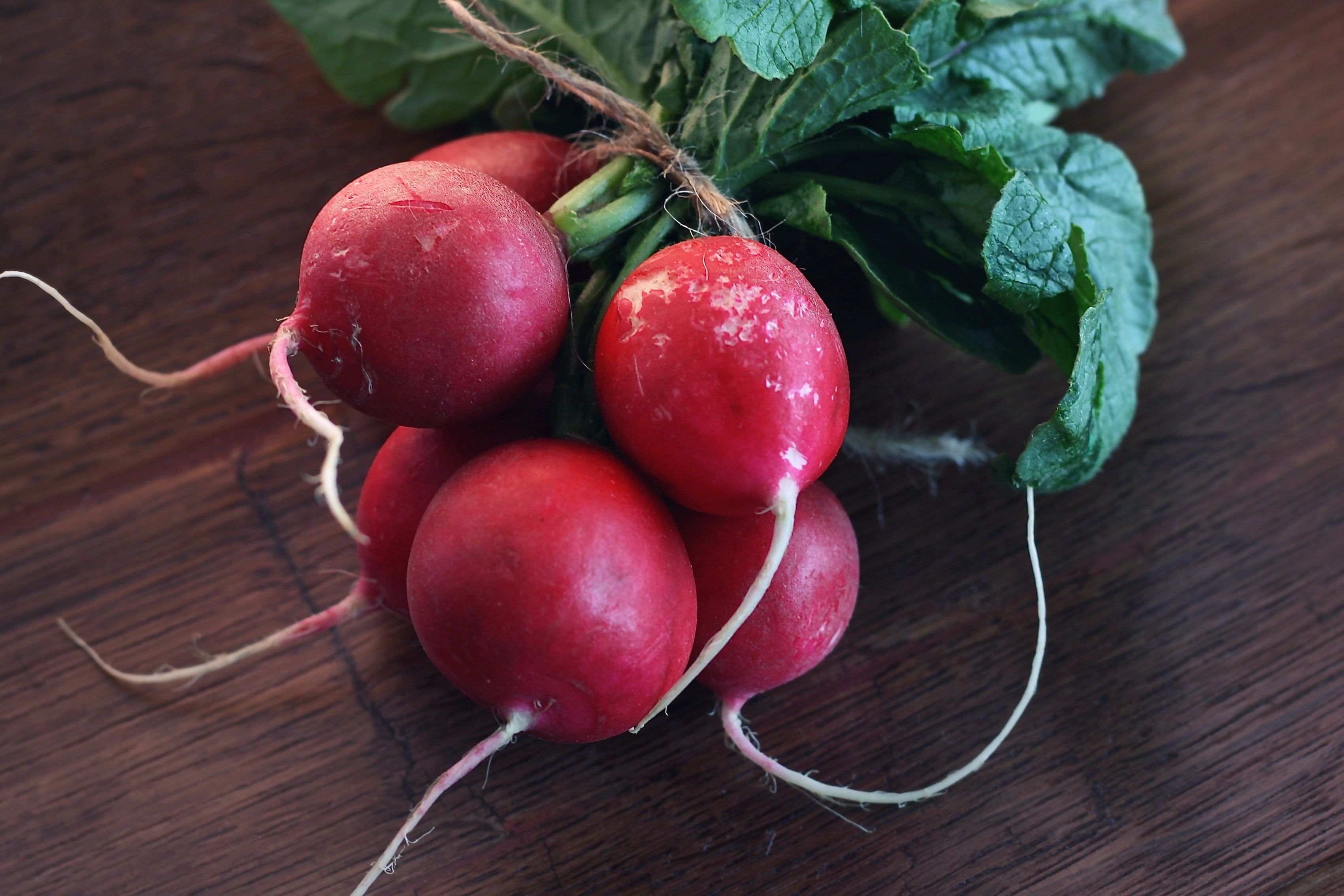 food, red, kitchen, ingredient, green, vegetarian Food, root vegetable, plant part, plant, radish, harvest, wood - Material, freshness, indoors, vegetable, HD Wallpaper