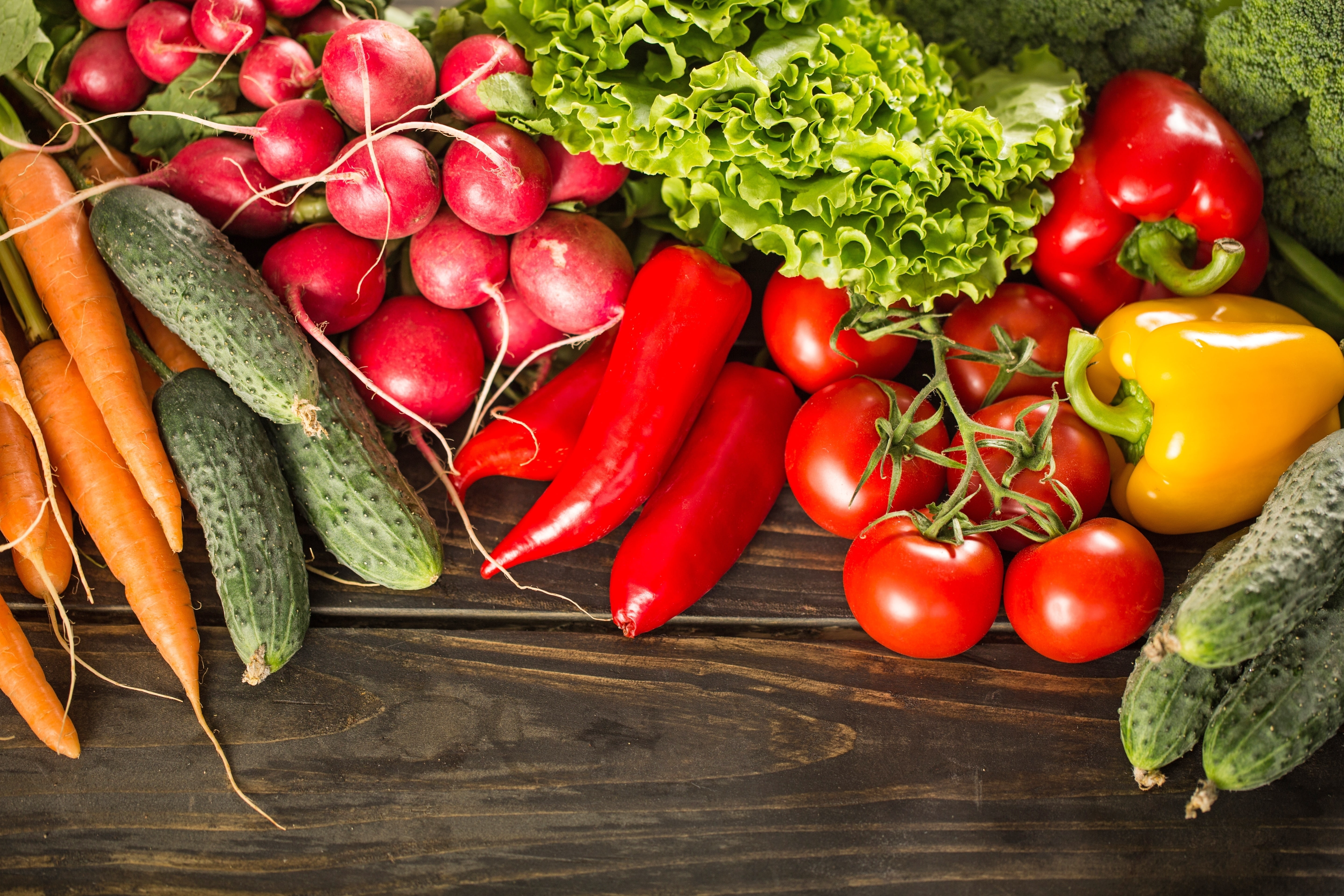 table, ripe, high angle view, tomato, vegetable, choice, red, food, still life, wellbeing, carrots, pepper, food and drink, healthy eating, no people, organic, HD Wallpaper