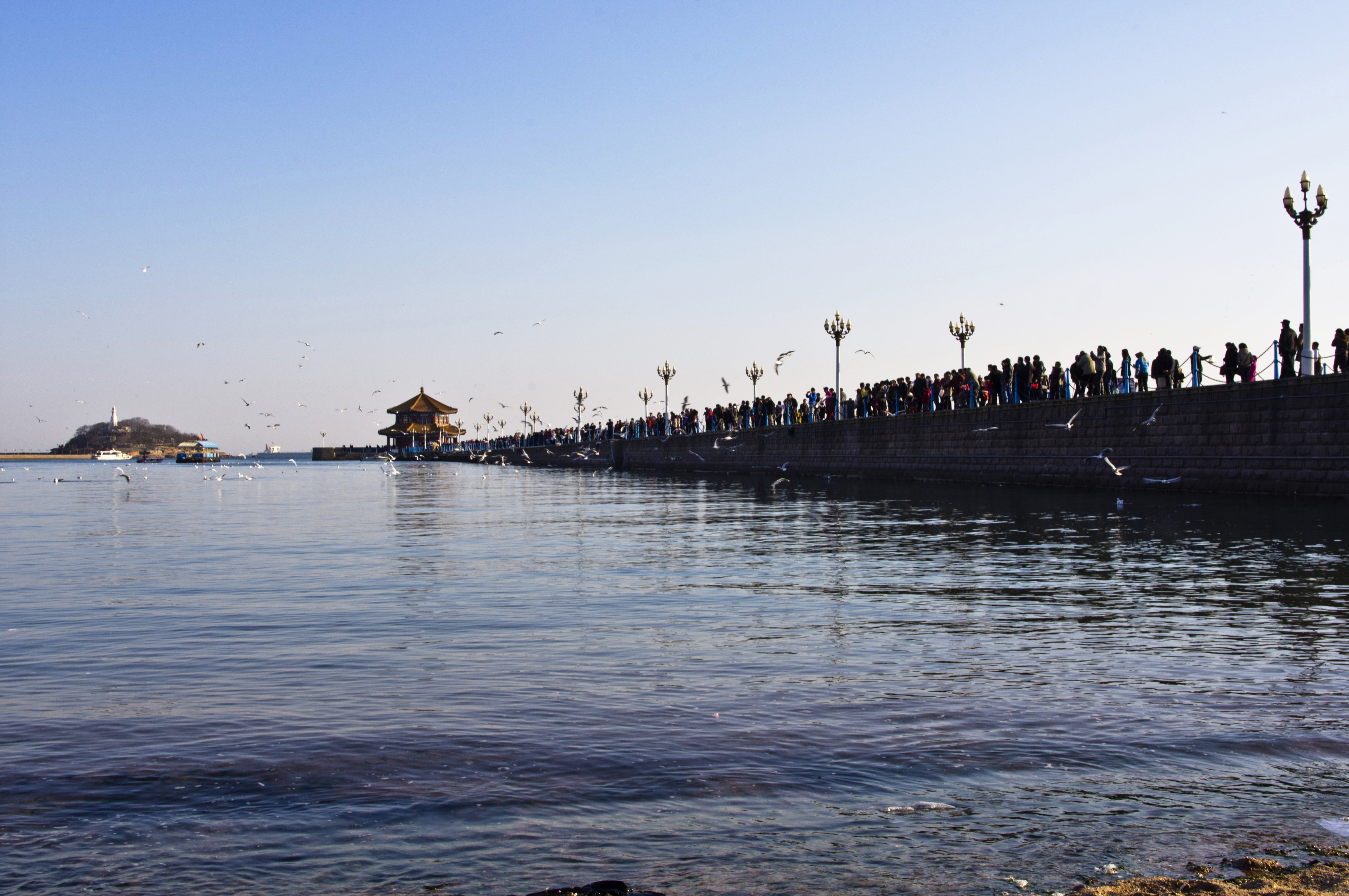 water, trestle, 5K, group of people, crowd, travel destinations, travel, real people, sea, beauty in nature, sky, day, beach, scenics - nature, waterfront, HD Wallpaper