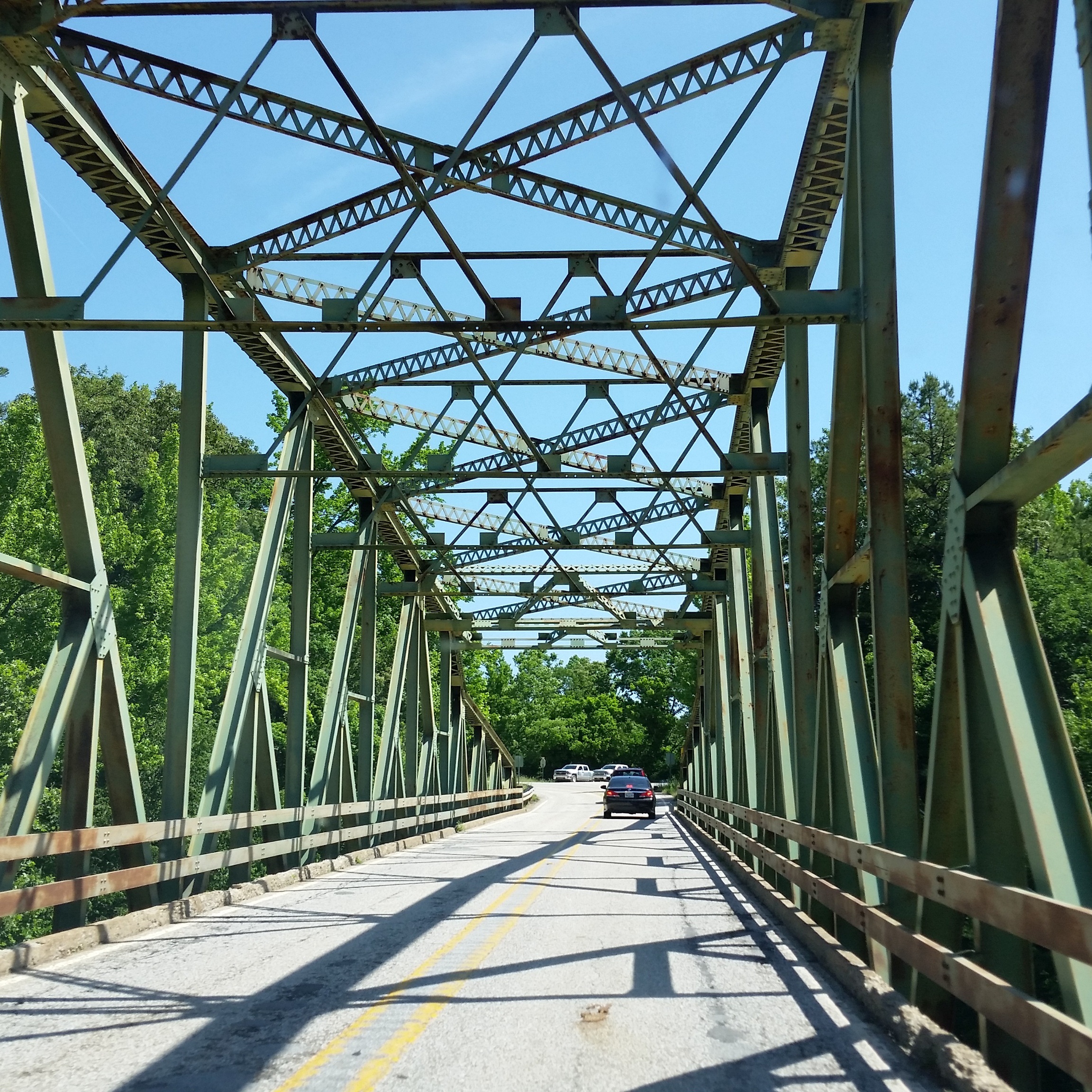 bridge, diminishing perspective, car, plant, trestle, driving, drive, railing, sky, girder, sunlight, 1080P, travel, nature, architecture, connection, Phone HD Wallpaper