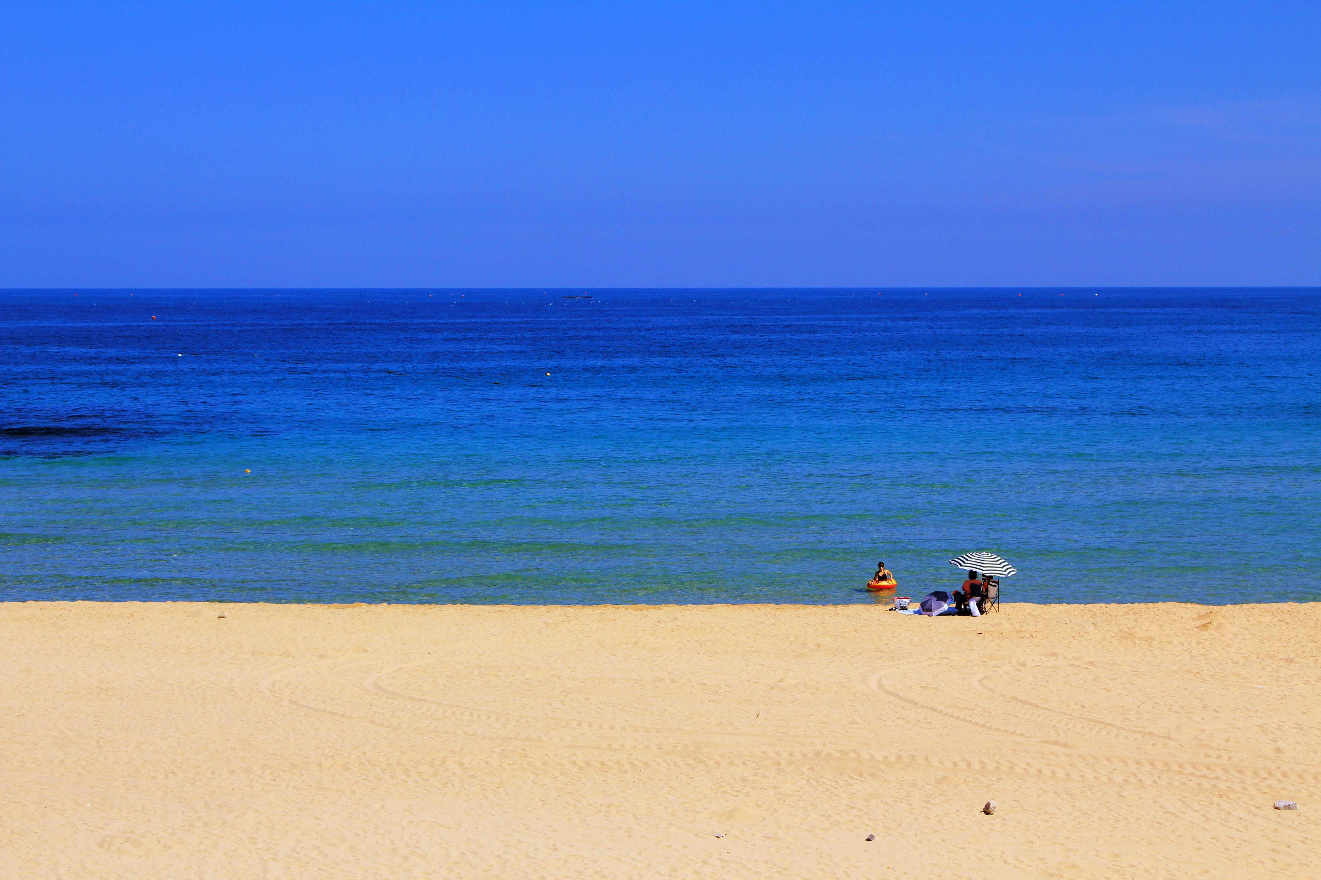 skyline, beige, real people, people, clear, sandy, water, nature, clear sky, 5K, beauty in nature, tranquility, horizon over water, blue, sand, tranquil scene, HD Wallpaper