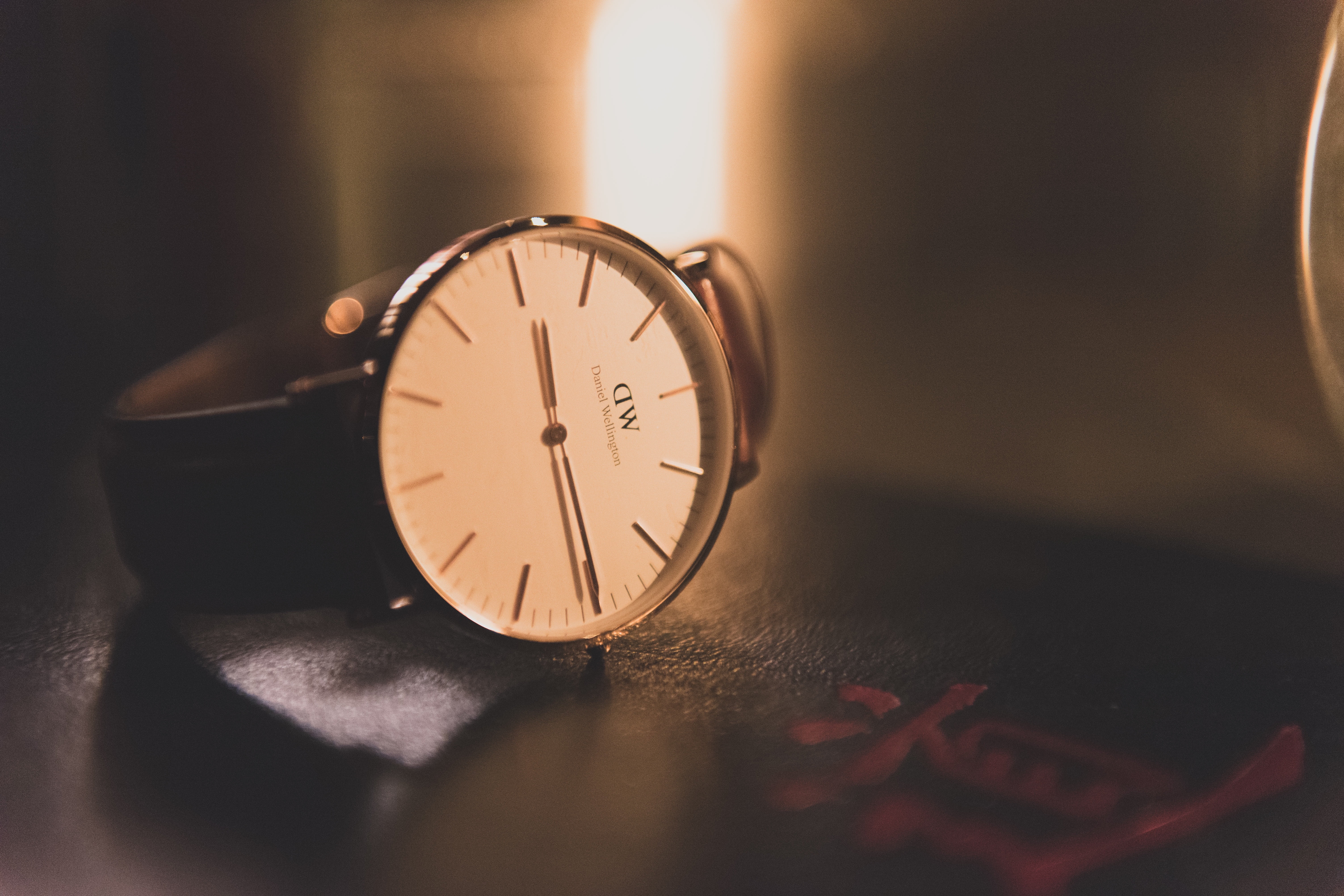 round, sunlight, minute hand, shadow, fashion, strap, 5K, leather, accessories, focus on foreground, black, circle, time, number, geometric shape, objects, HD Wallpaper