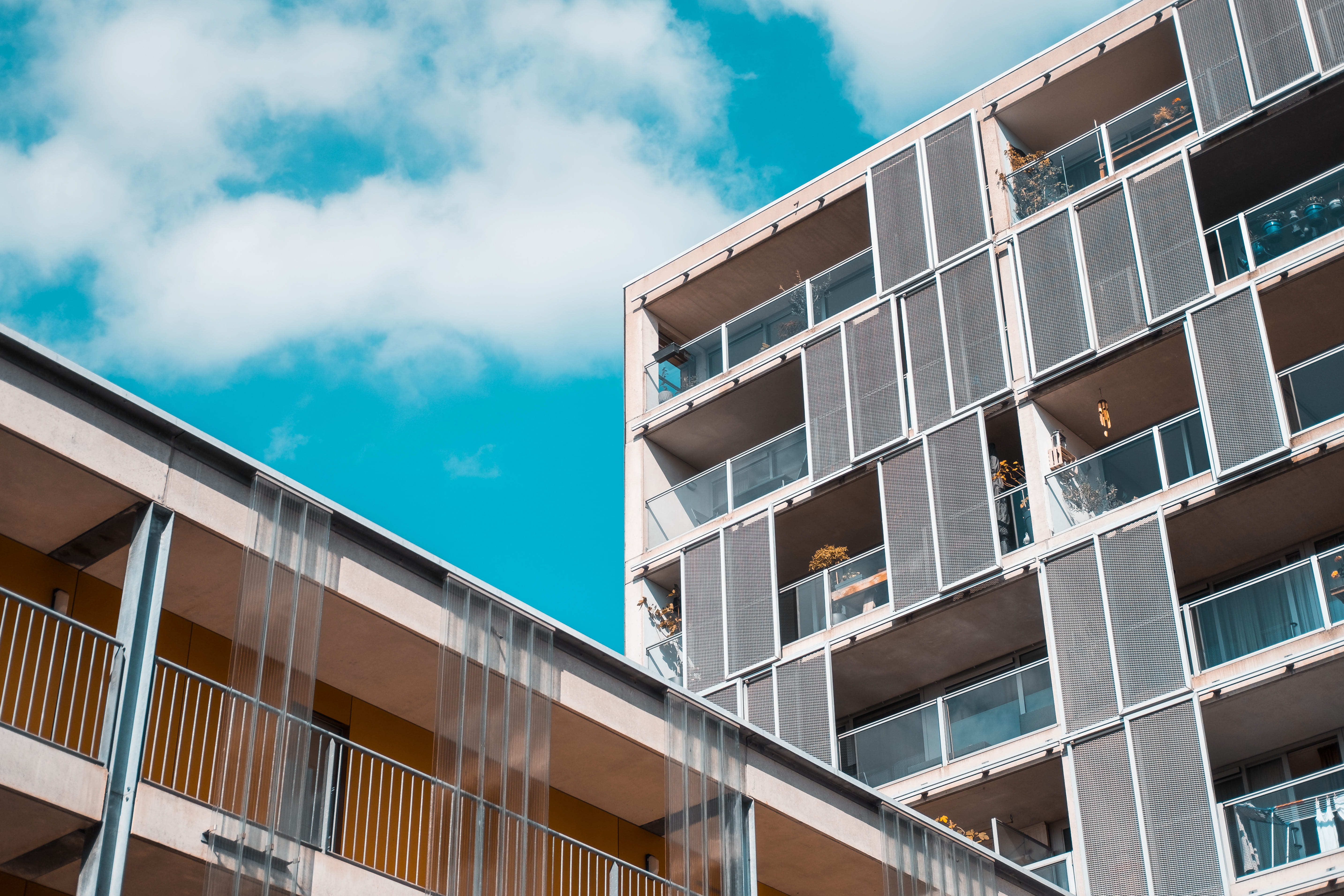 breda, railing, residential district, cloudy, town, glass - material, balcony, building, window, day, condo, sunlight, banister, handrail, built structure, HD Wallpaper