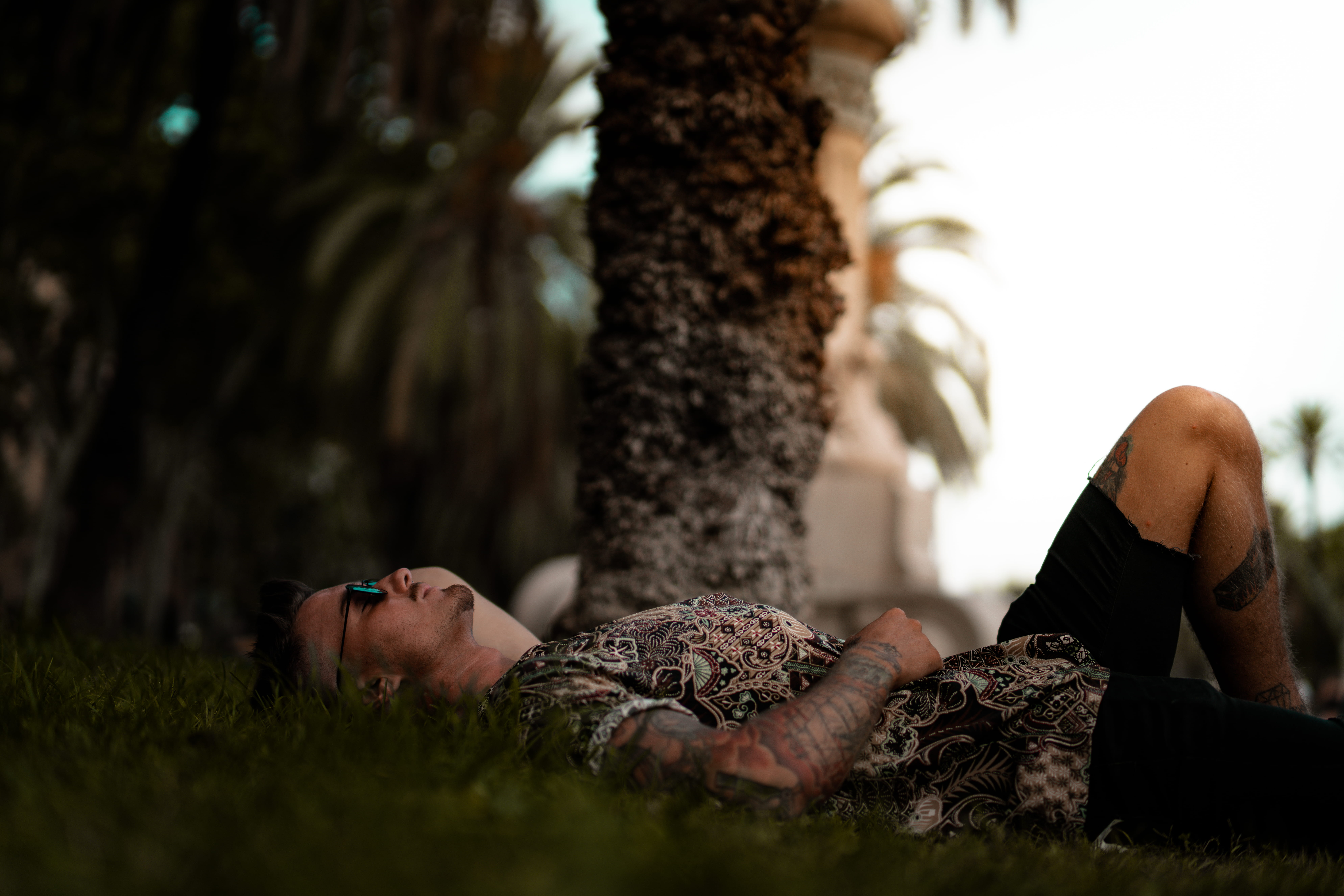 tired, lying Down, women, leisure Activity, man, real People, sitting, looking up, females, outdoors, lifestyles, sunglasses, love, beauty, grass, one Person, HD Wallpaper