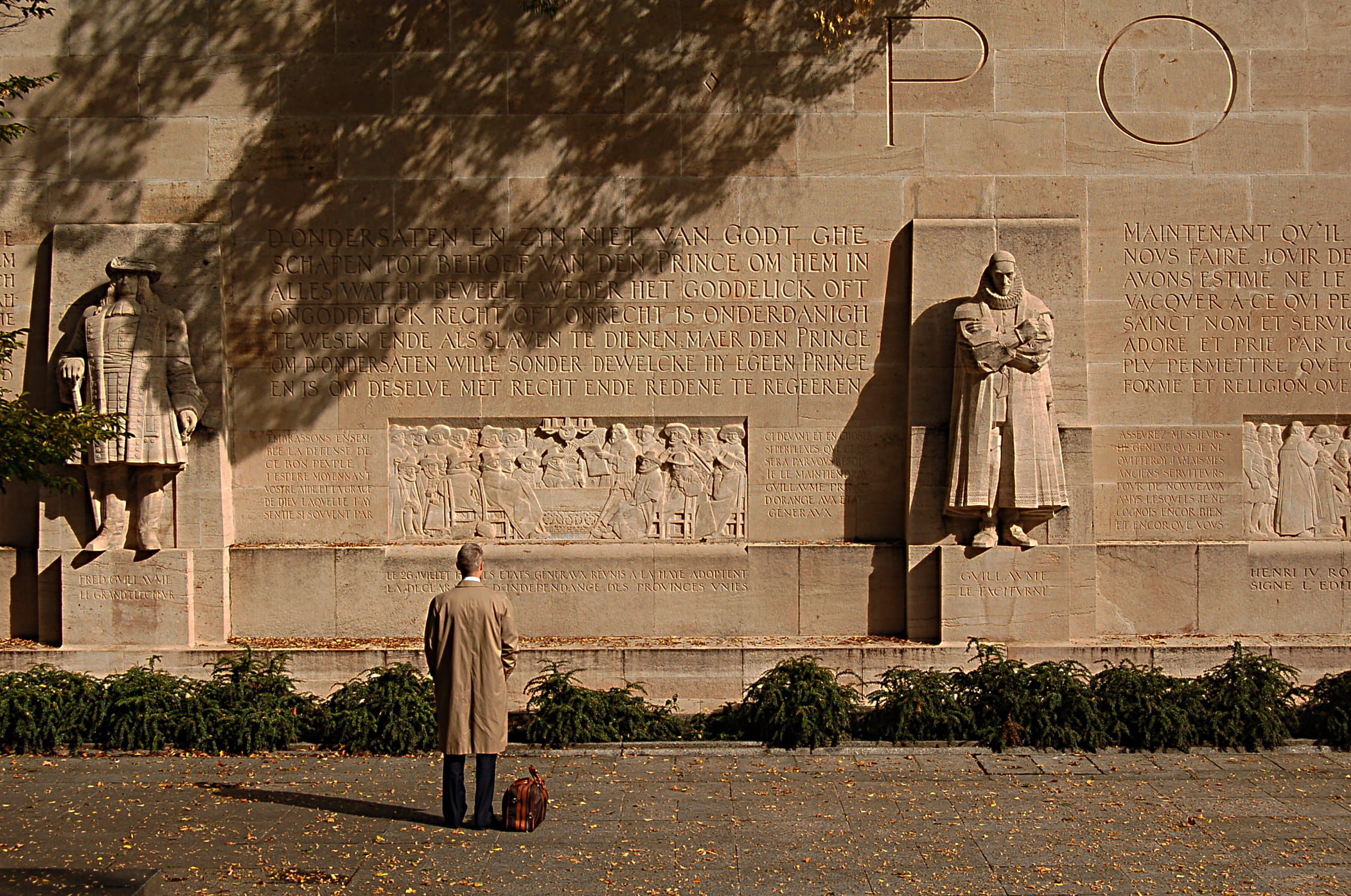 sculpture, full length, built structure, statue, rear view, art and craft, the past, statues, male likeness, relief, place of worship, real people, 1080P, HD Wallpaper