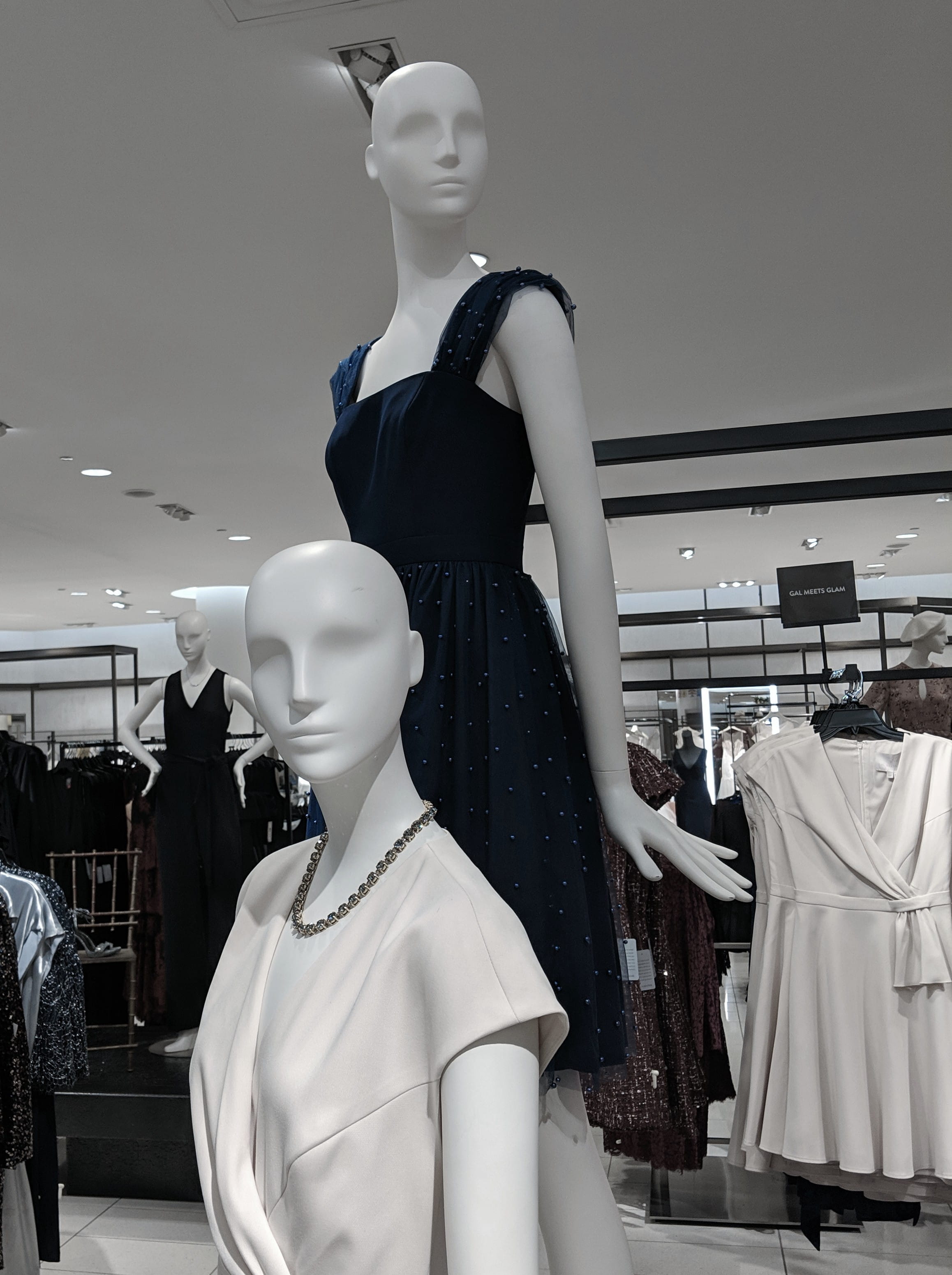 sale, chicago, 2K, art and craft, clothing store, retail, indoors, dressmakers model, shopping, clothing, store, store window, no people, sculpture, female likeness, Phone HD Wallpaper