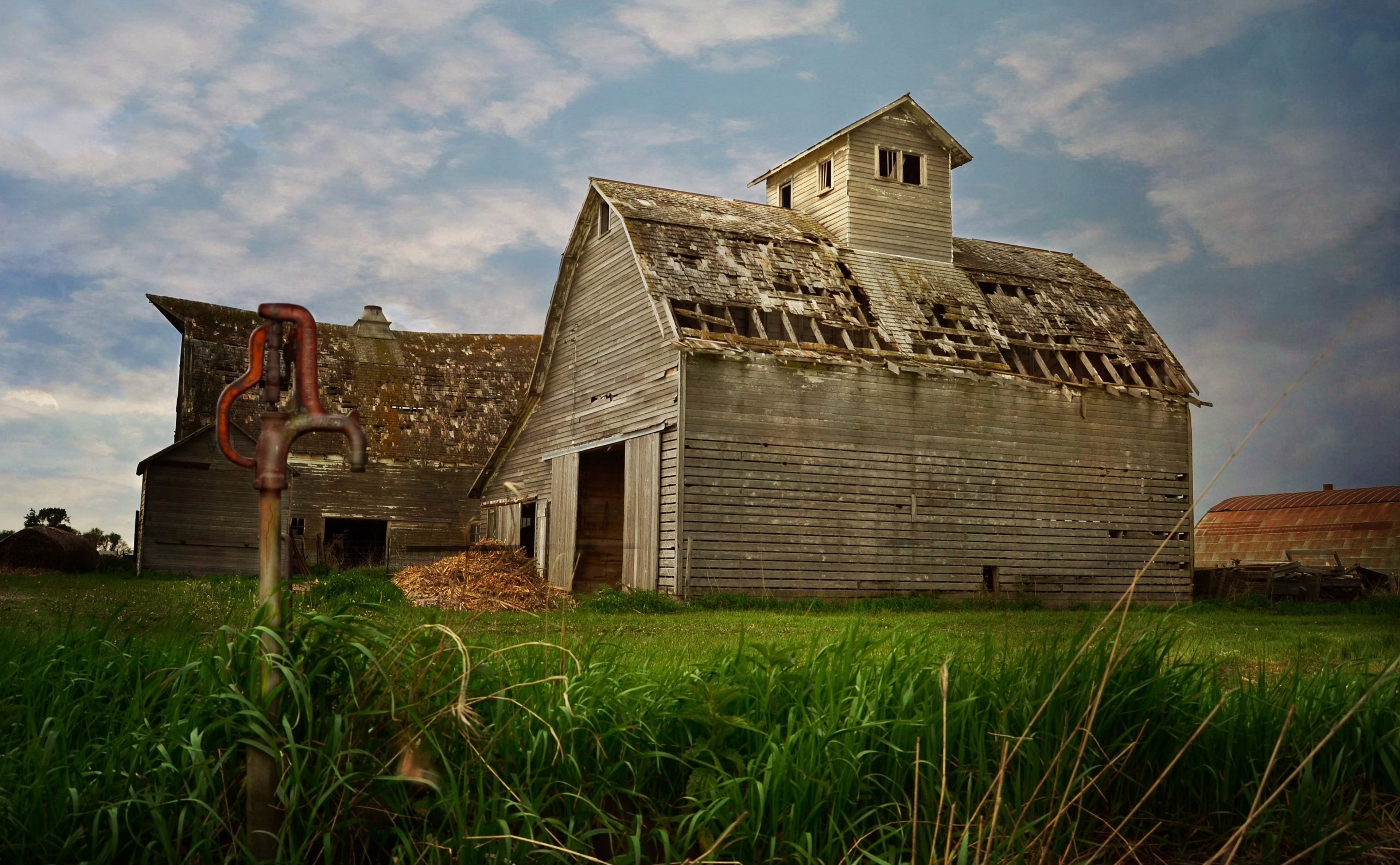 built structure, building exterior, Country, d3100, building, rural scene, low angle view, Iowa, abandoned, architecture, day, nature, 4K, field, old, HD Wallpaper