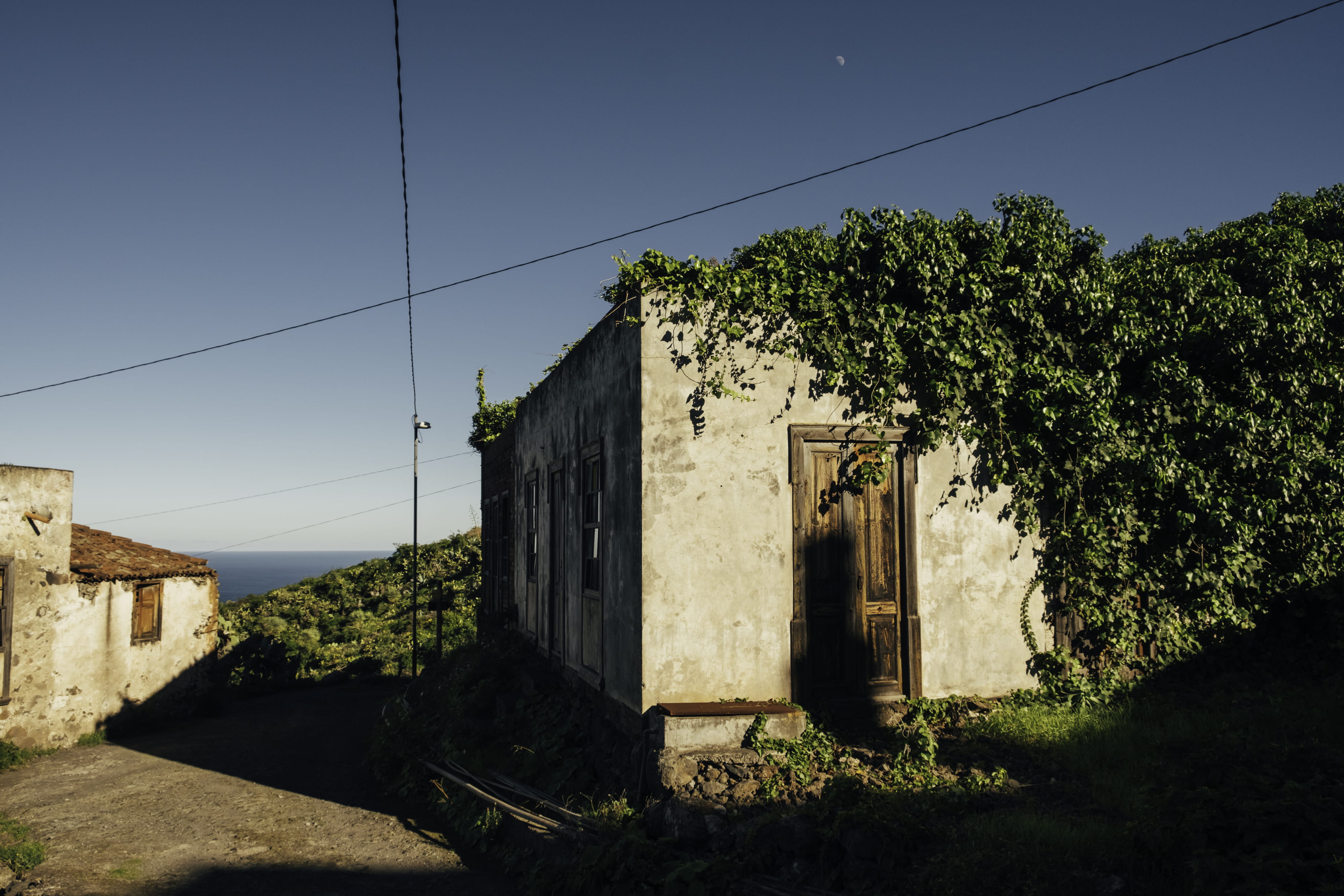 el tablado, shadow, spain, history, old, architecture, power pole, building exterior, day, sunlight, nature, rural, abandoned house, sky, plant, growth, HD Wallpaper