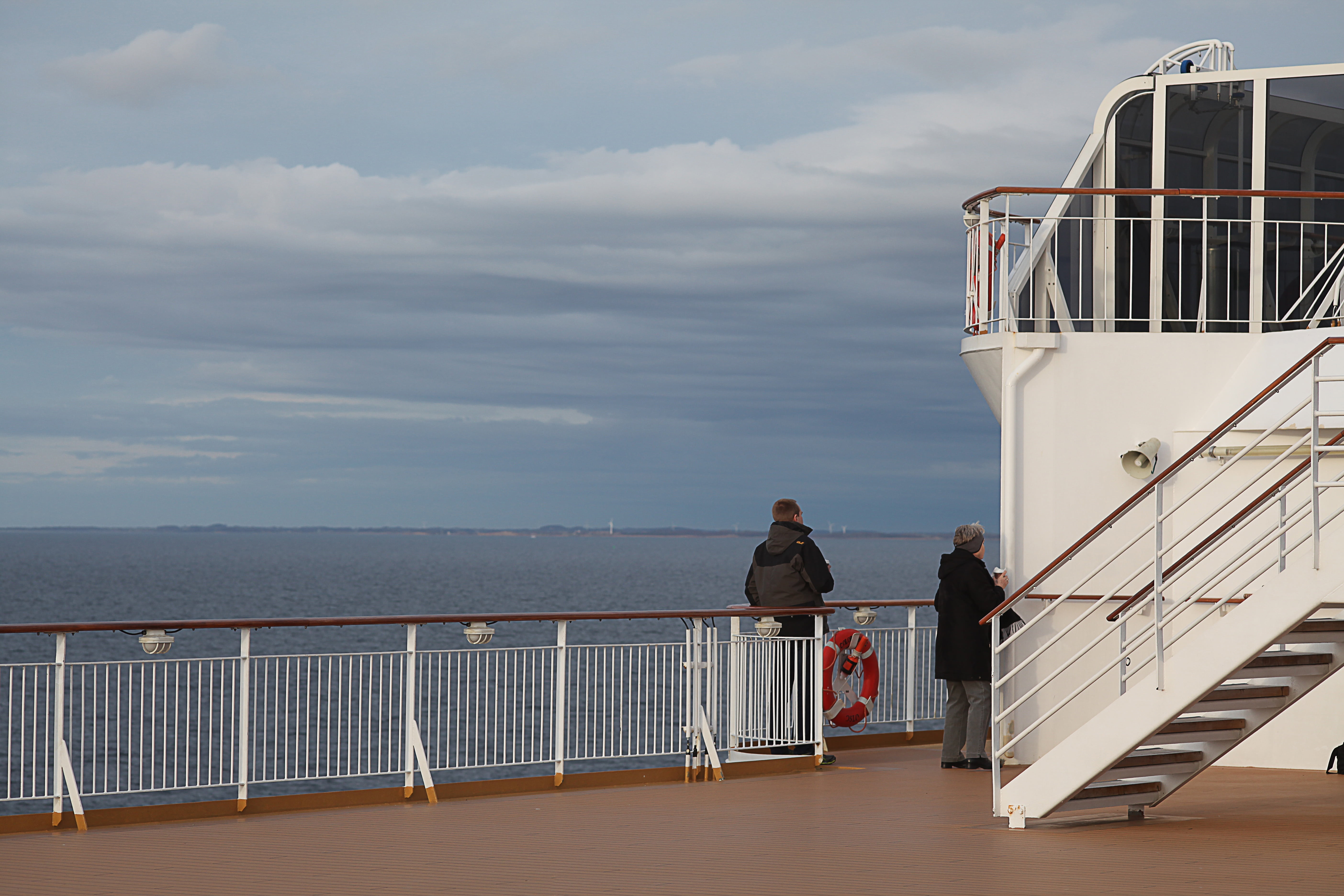 mecklenburg, sea, men, ship, water, sun, ferry, wide, leisure activity, summer, lifestyles, blue, standing, on bord, looking at view, rear view, boot, architecture, HD Wallpaper
