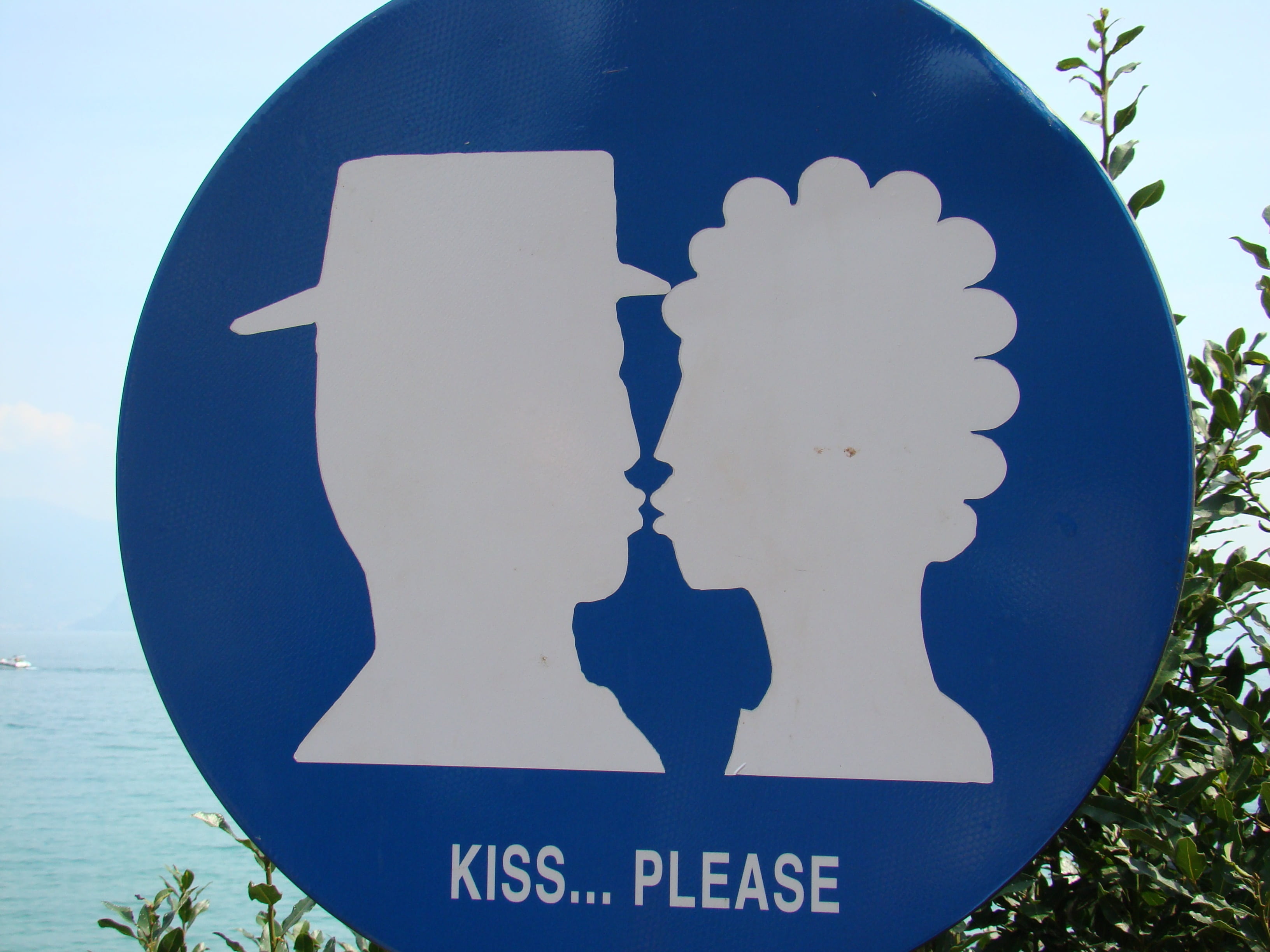 kiss, western script, text, close-up, outdoors, no people, love, shape, nature, 2K, sky, art and craft, water, sign, male likeness, romantic, communication, HD Wallpaper