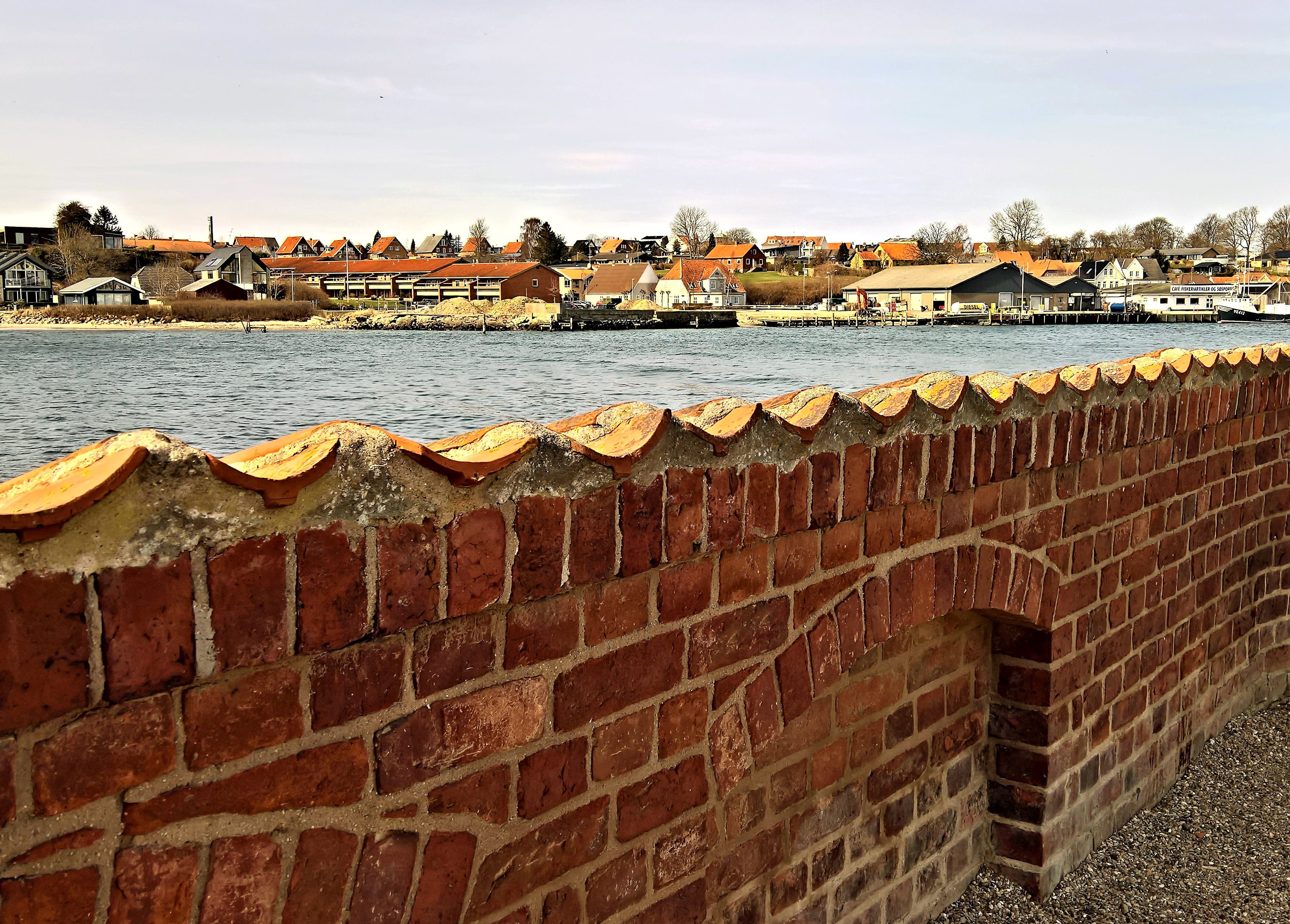 sea, old castle wall, restored, roof tile, red clinker, trail, building exterior, brick, the past, building, old, city, history, water promenade, brown, HD Wallpaper