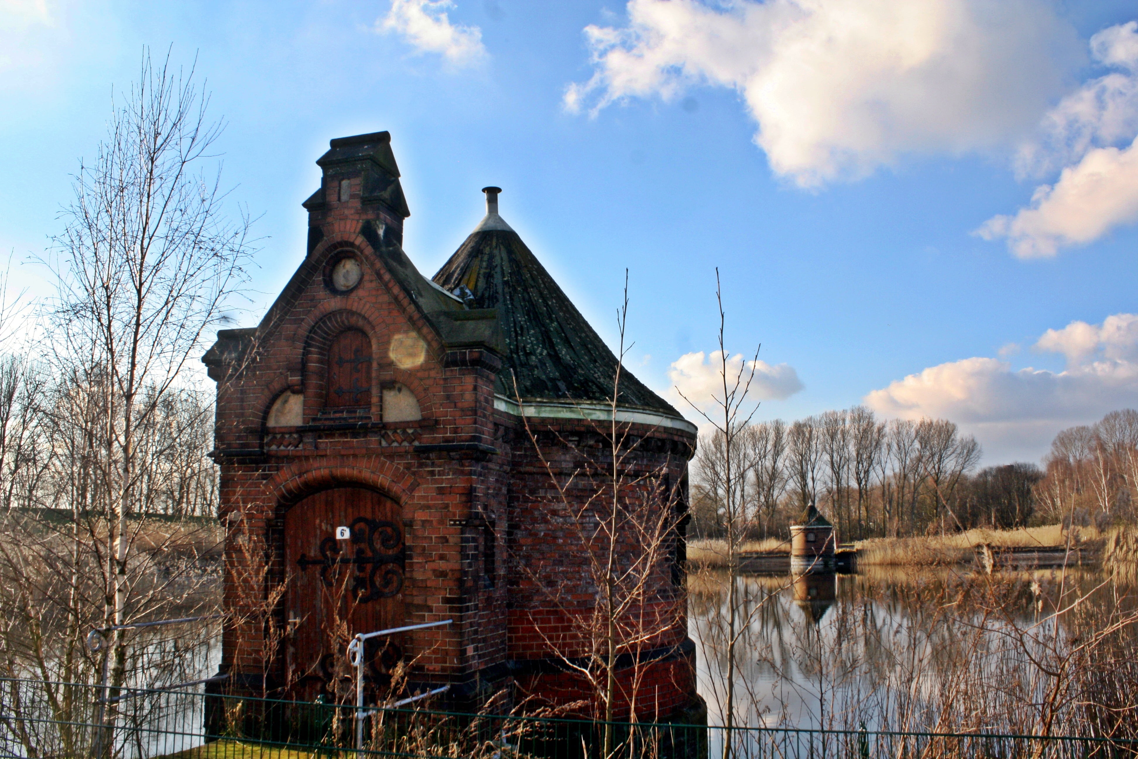 plant, 4K, museum, water storage, winter, history, no people, religion, the past, nature, water art, tree, place of worship, bare tree, hamburgensien, HD Wallpaper