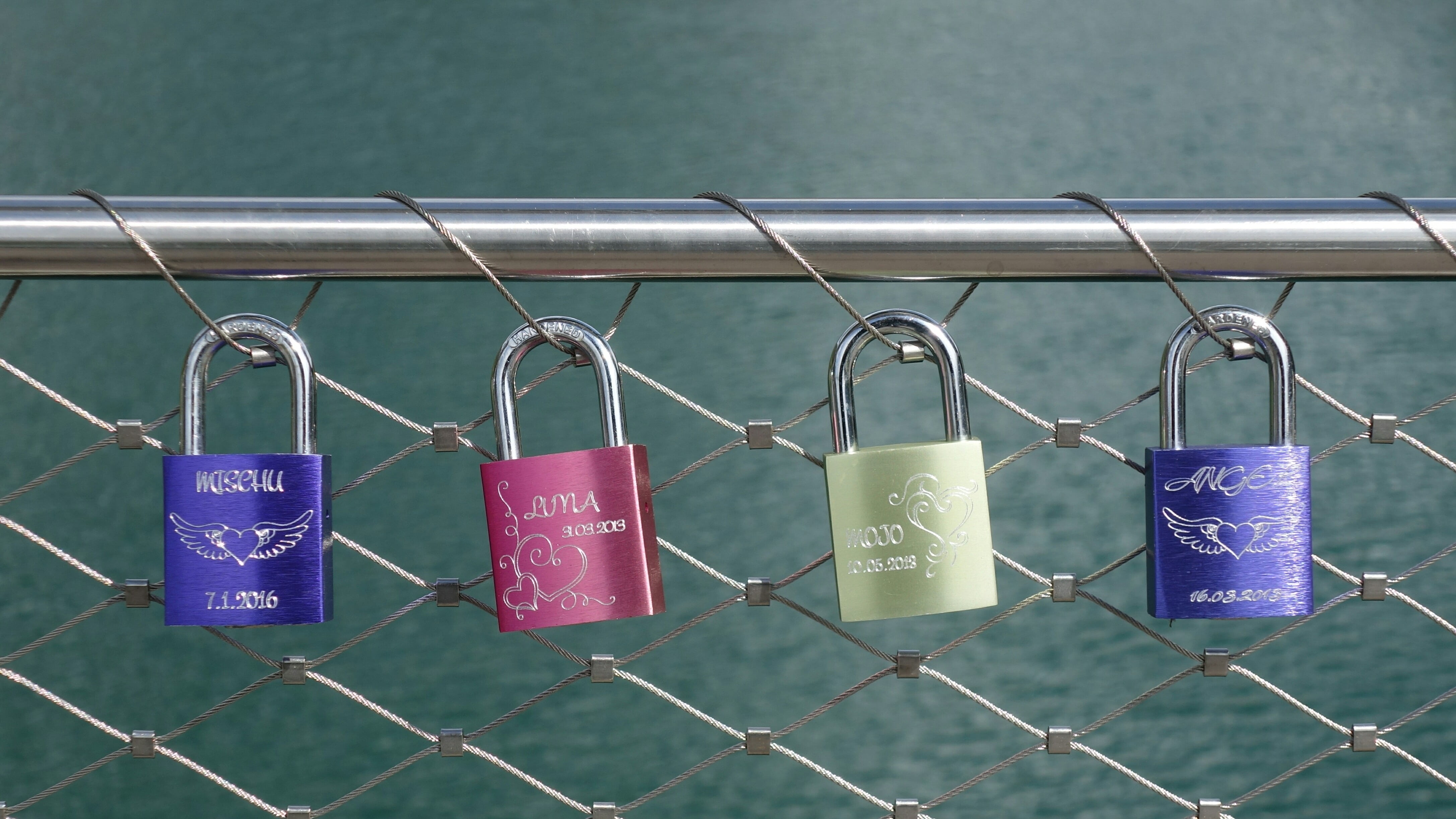 tube, no people, lock, message, shiny, lines, outdoors, bridge railing, castles, regularly, chainlink fence, security, text, positive emotion, communication, HD Wallpaper