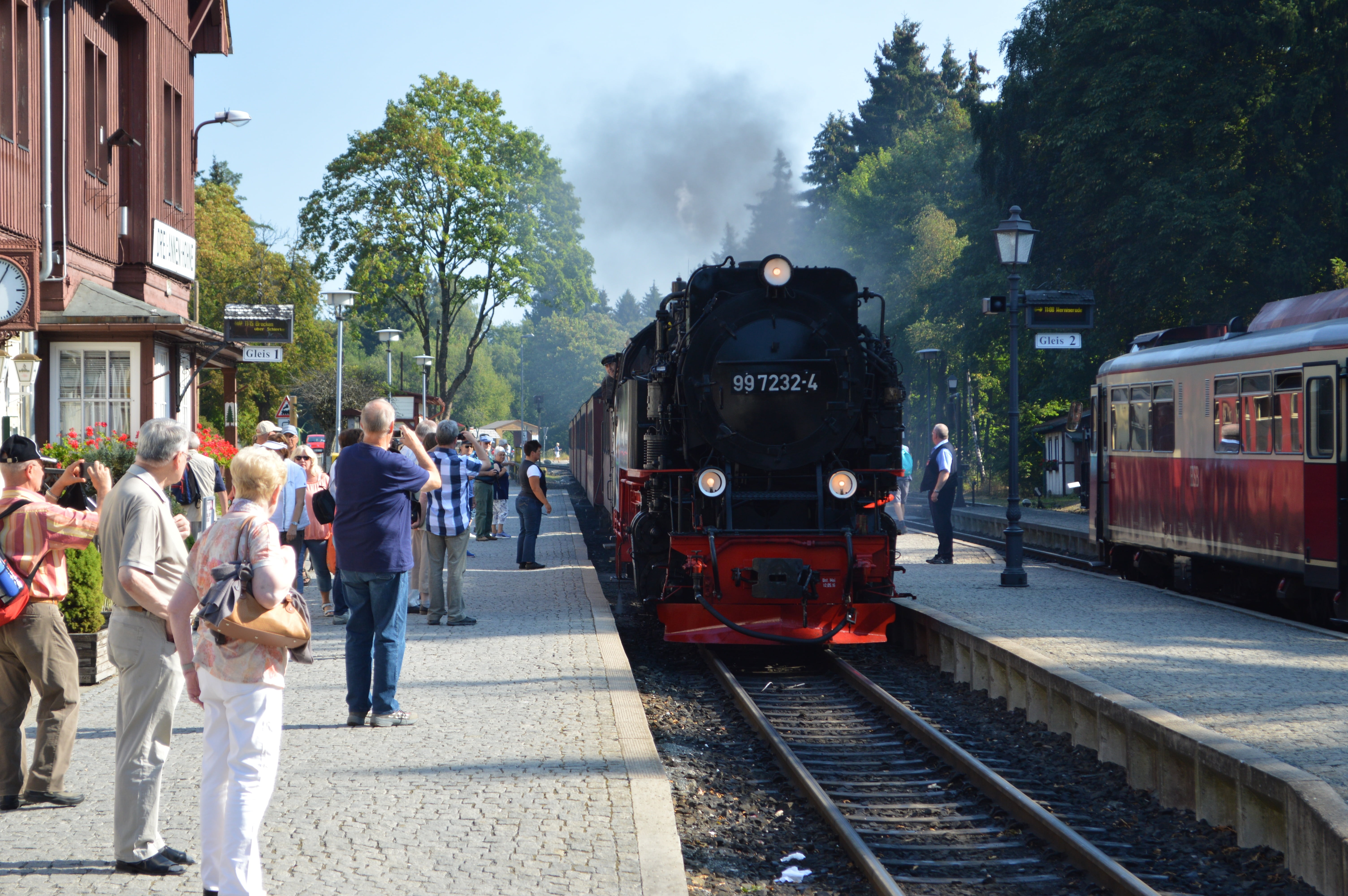 drei annen hohne, mode of transport, train - vehicle, commuter, railroad track, city, mode of transportation, steam locomotive, railway station, passenger, HD Wallpaper