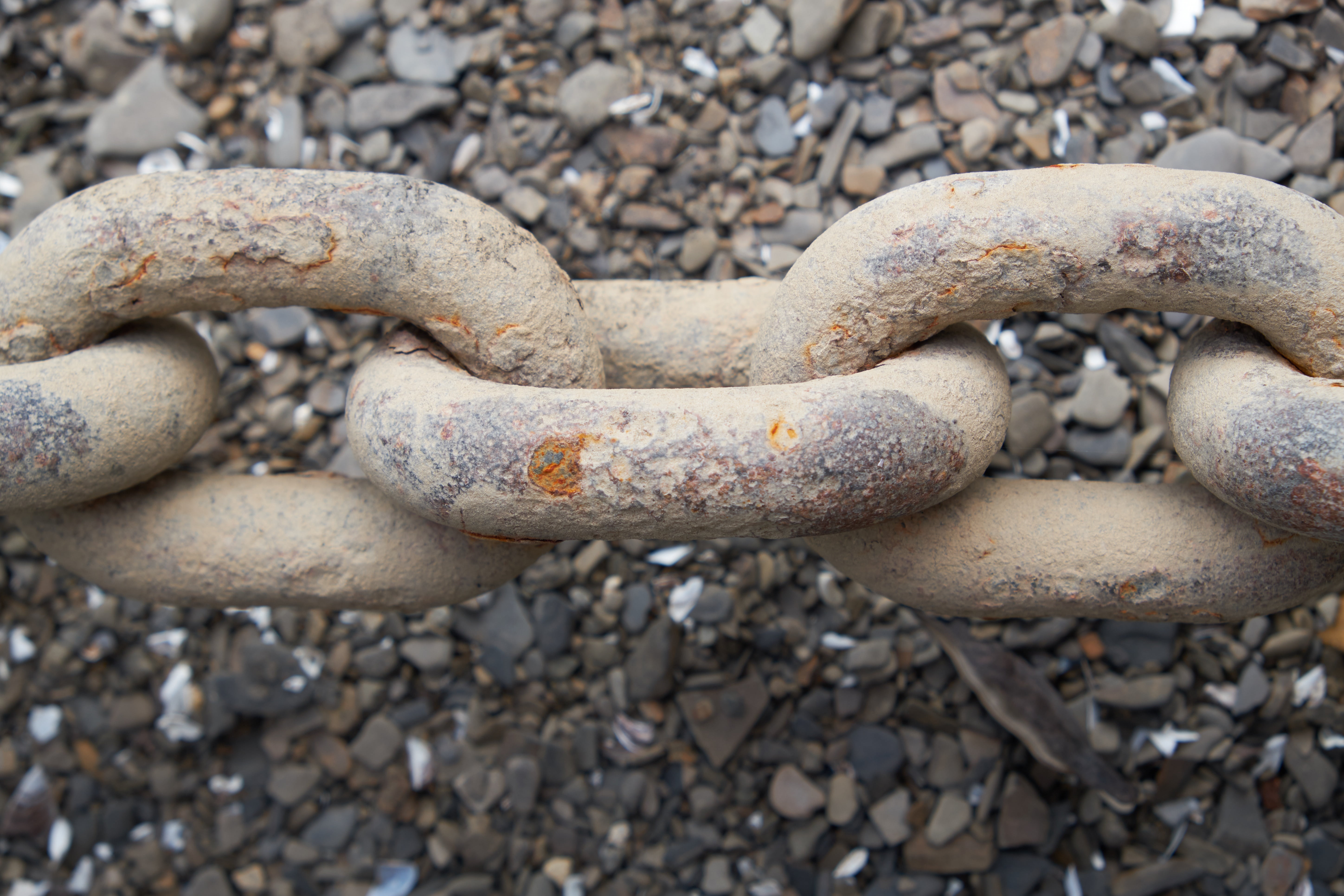 link, rock, safety, stone, chain link, protection, 5K, metal, connected, outdoors, stable, high angle view, steel, no people, rusty, pebble, festival, HD Wallpaper