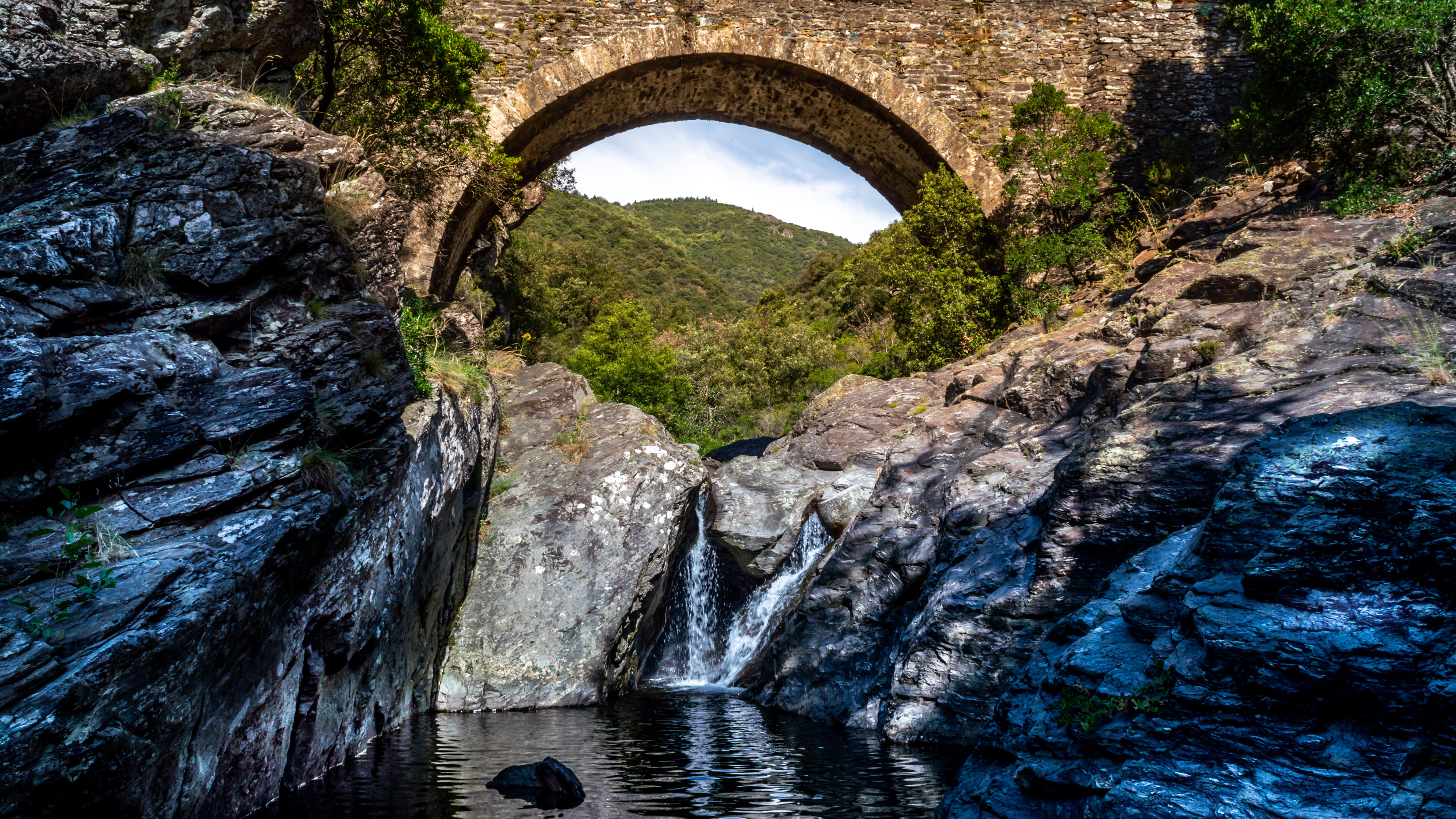 summer, outdoors, ardeche, water, ardèche, waterfall, cevennes, landscape, arch bridge, bridge, france, architecture, solid, motion, vacations, tree, beauty in nature, HD Wallpaper