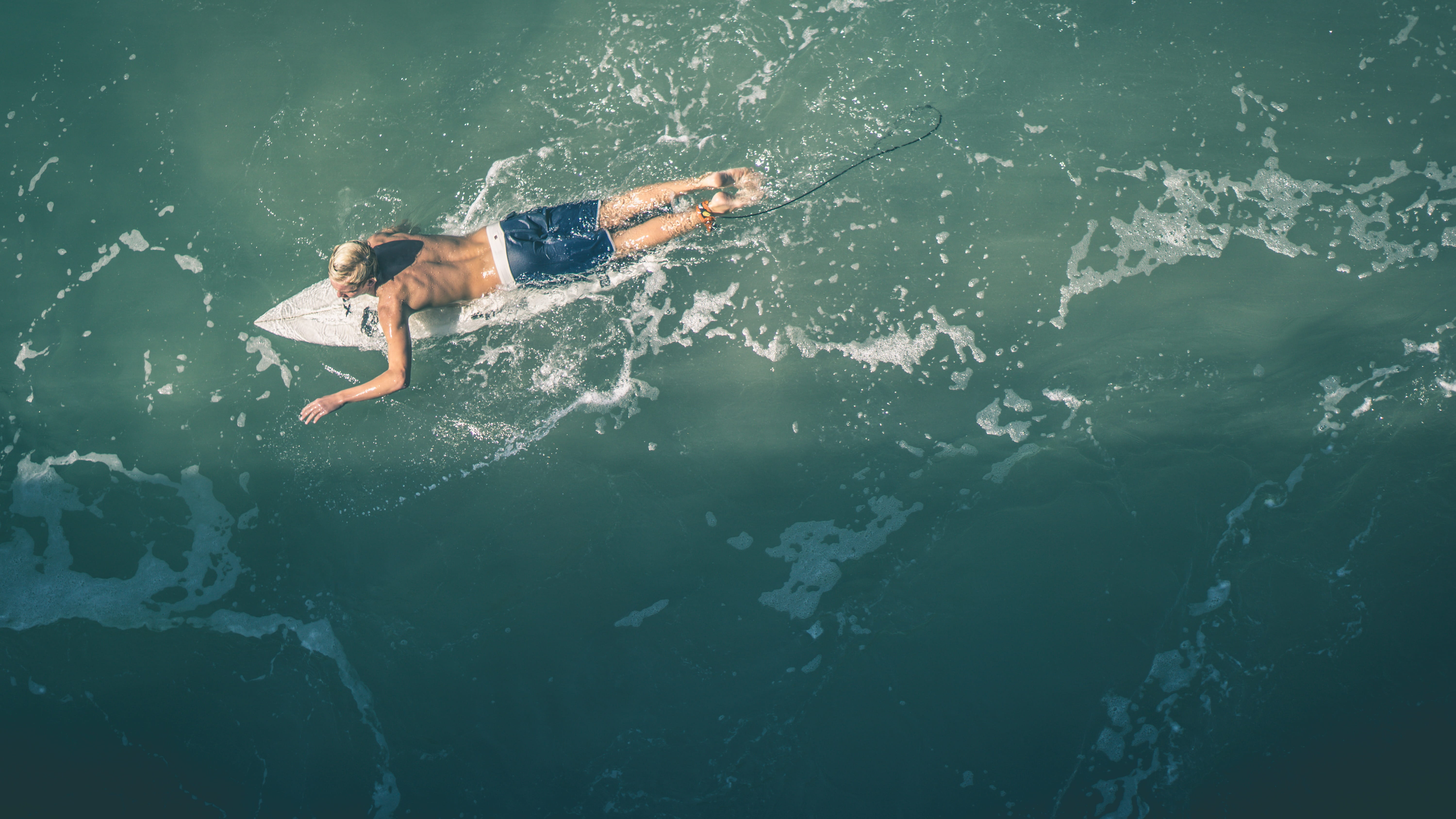 shorts, clothing, summer, human arm, surfboarding, motion, swimming pool, barefoot, sport, white, wave, color Image, floating on water, people, sea, man, HD Wallpaper